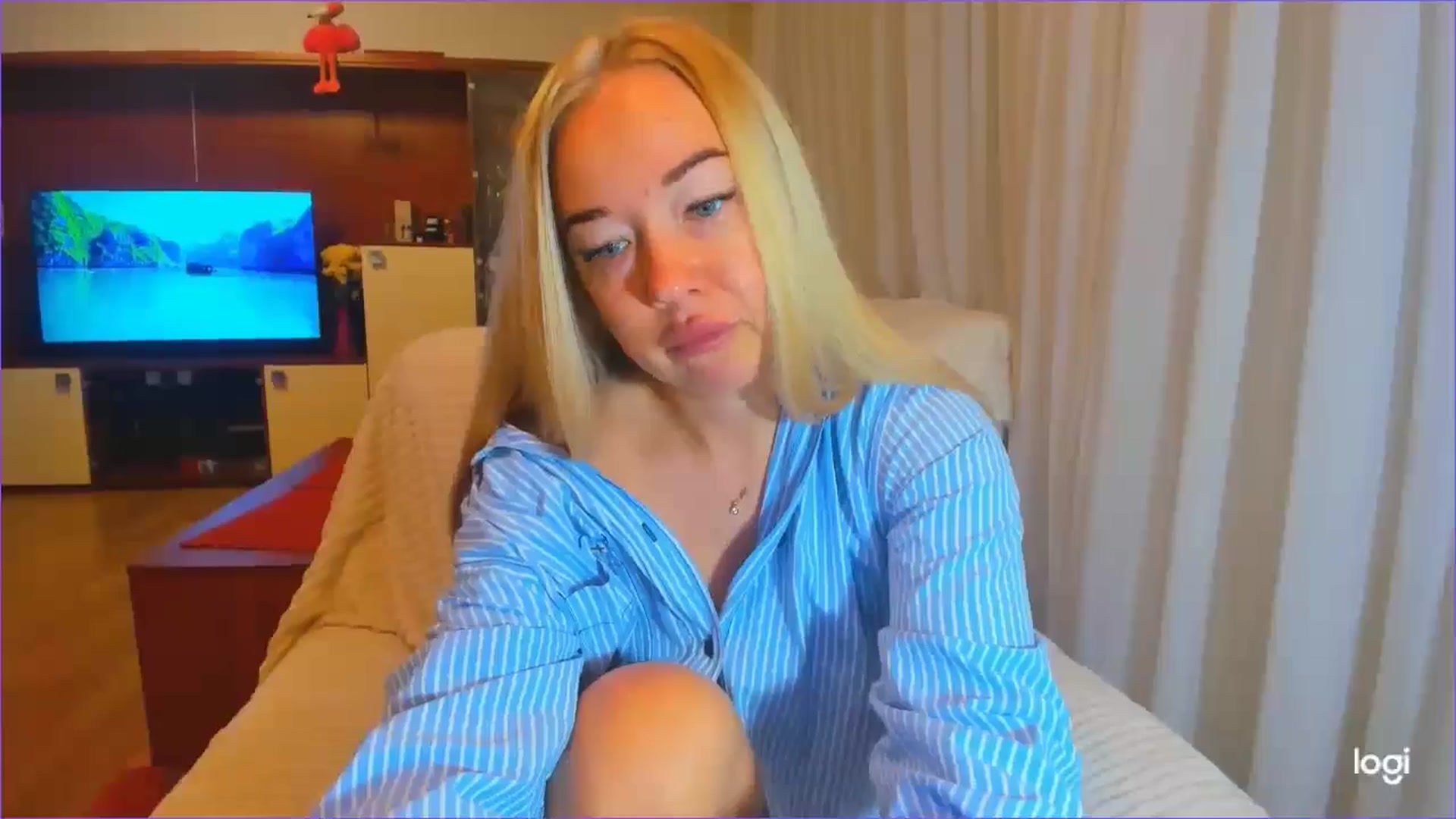 Gallery image thumbnail from FlamingoDream's myfreecams stream on, 10/22/2024, 21:31 image 14 of 20