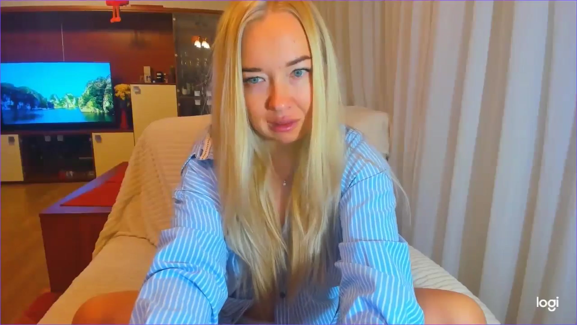 Gallery image thumbnail from FlamingoDream's myfreecams stream on, 10/22/2024, 21:31 image 7 of 20