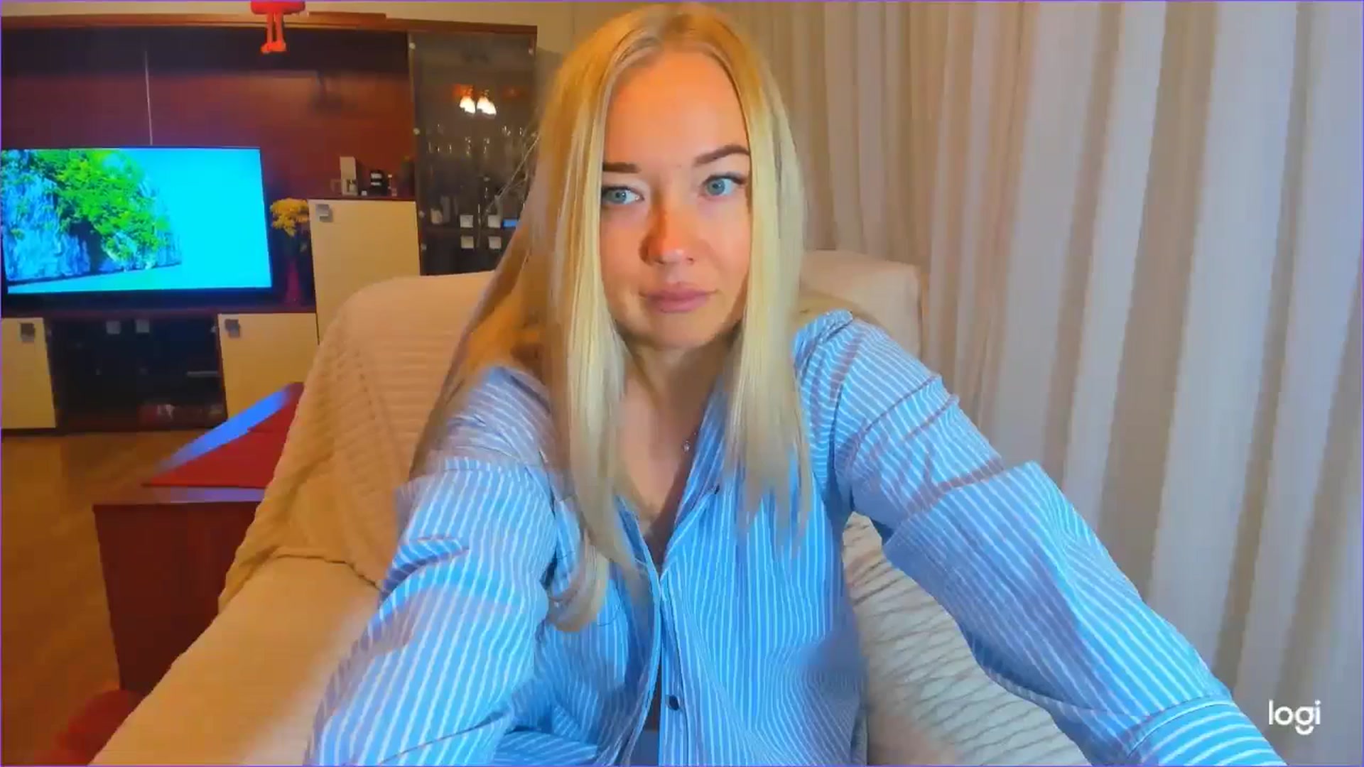 Gallery image thumbnail from FlamingoDream's myfreecams stream on, 10/22/2024, 21:31 image 3 of 20