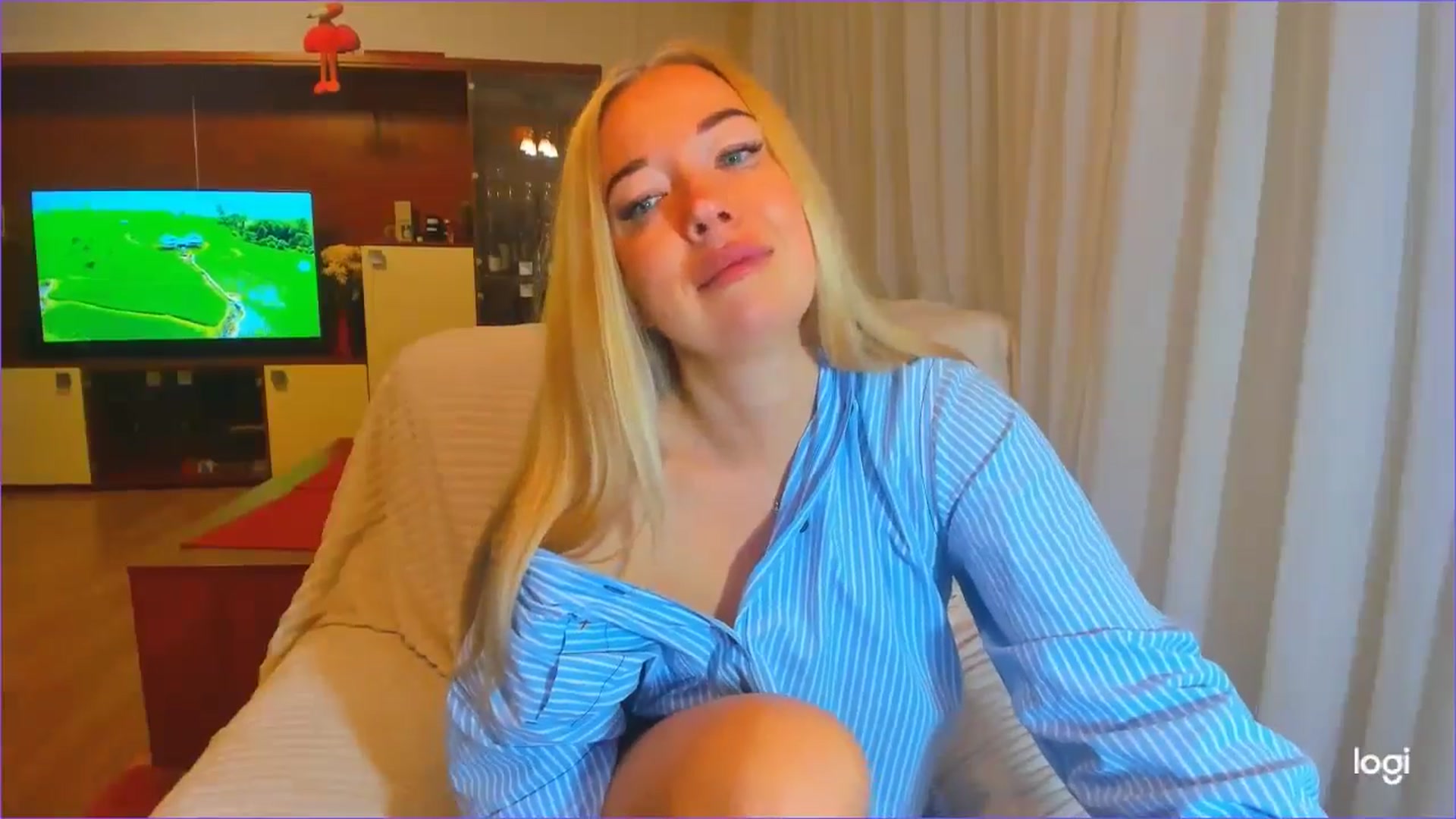 Gallery image thumbnail from FlamingoDream's myfreecams stream on, 10/22/2024, 21:31 image 13 of 20