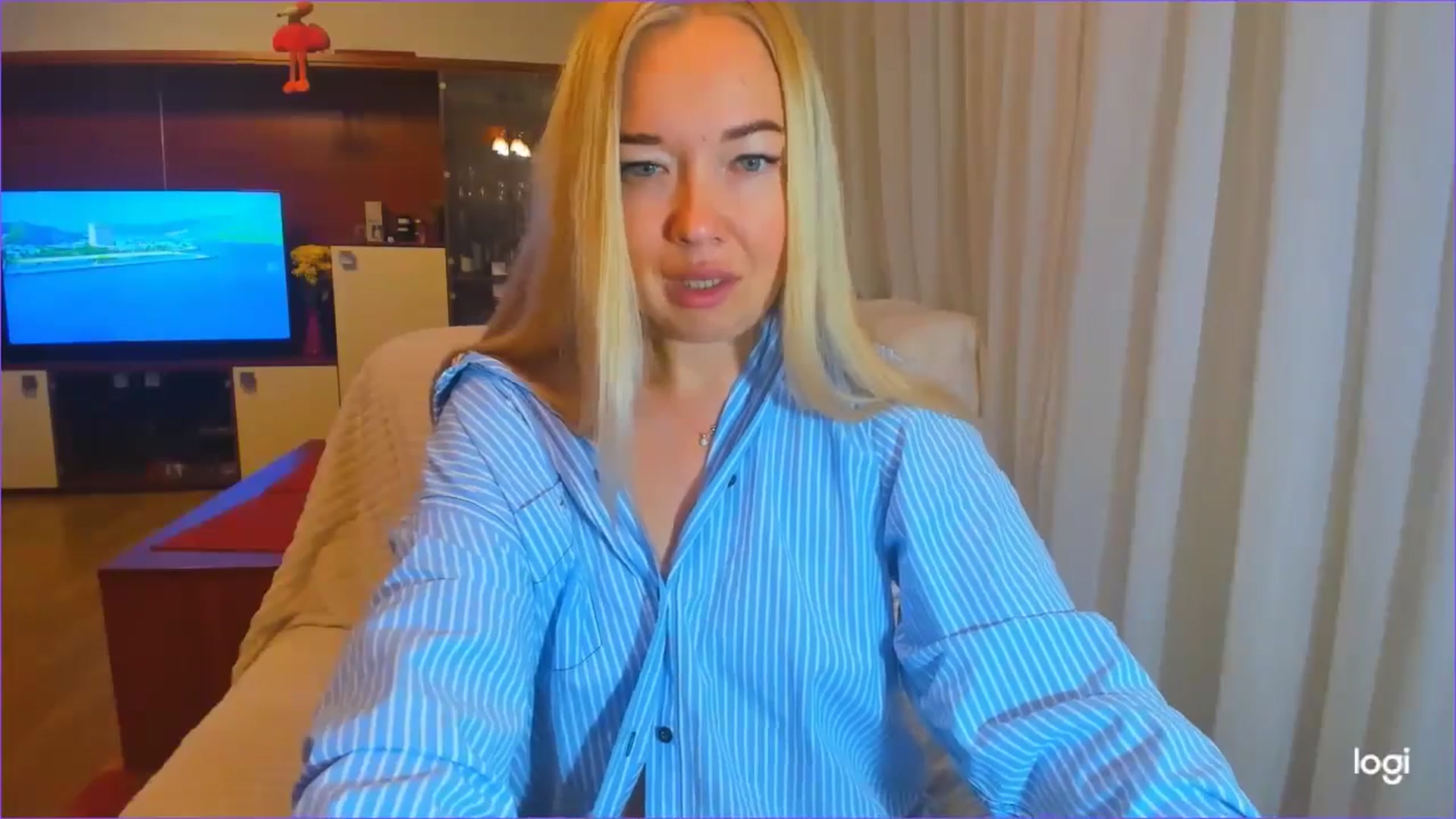 Gallery image thumbnail from FlamingoDream's myfreecams stream on, 10/22/2024, 21:31 image 8 of 20