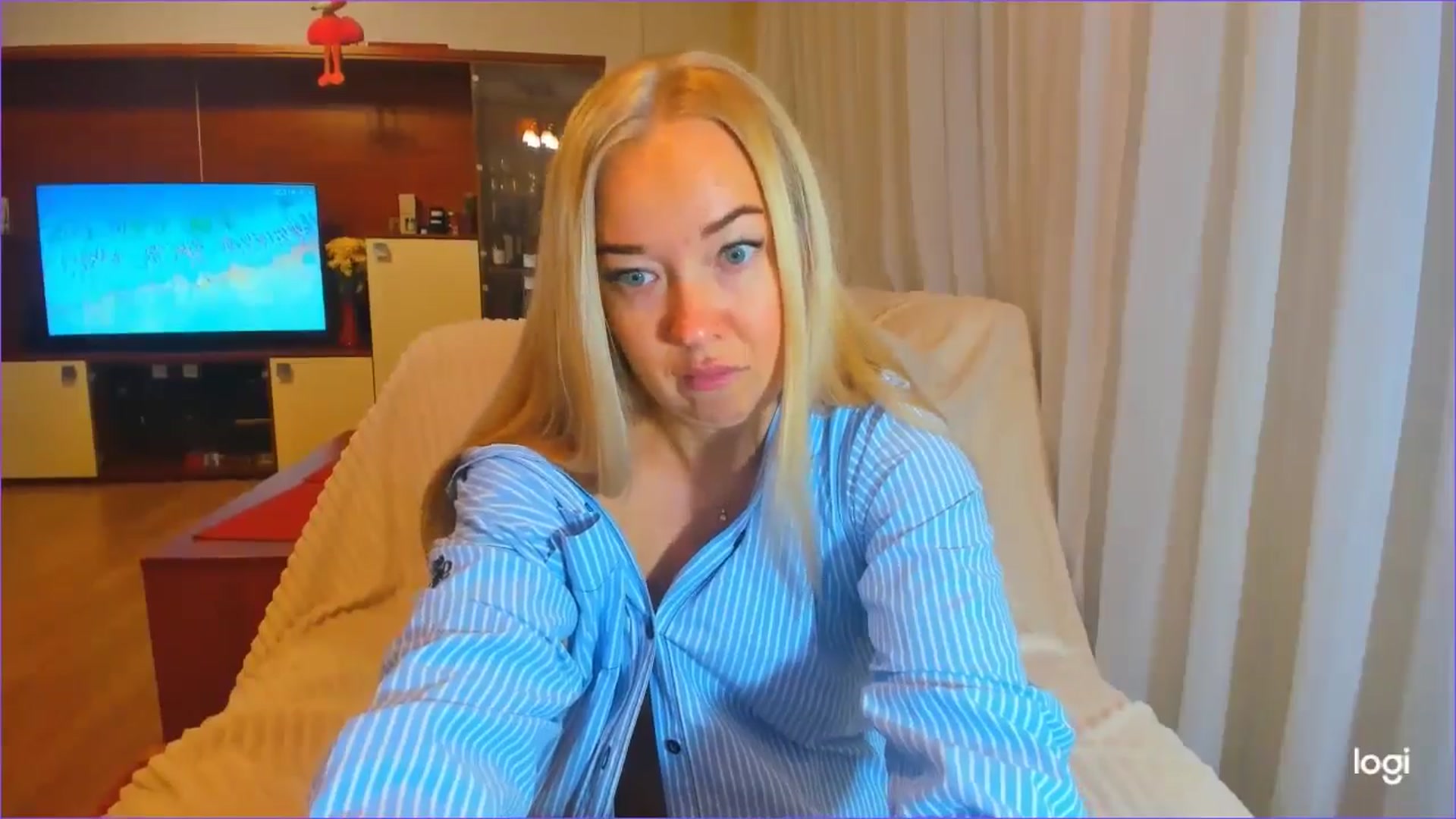 Gallery image thumbnail from FlamingoDream's myfreecams stream on, 10/22/2024, 23:07 image 17 of 20