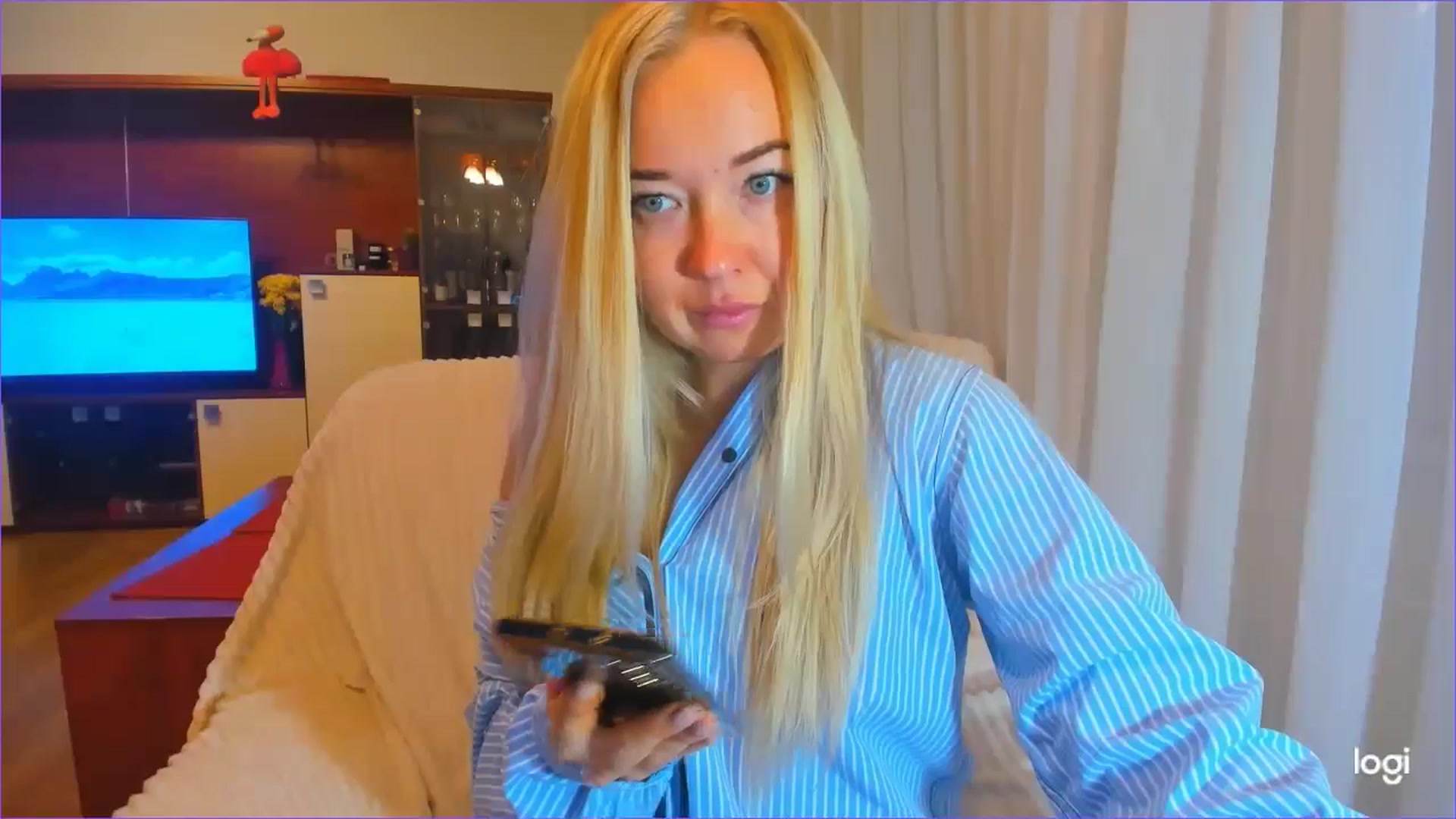 Gallery image thumbnail from FlamingoDream's myfreecams stream on, 10/23/2024, 24:36 image 11 of 20