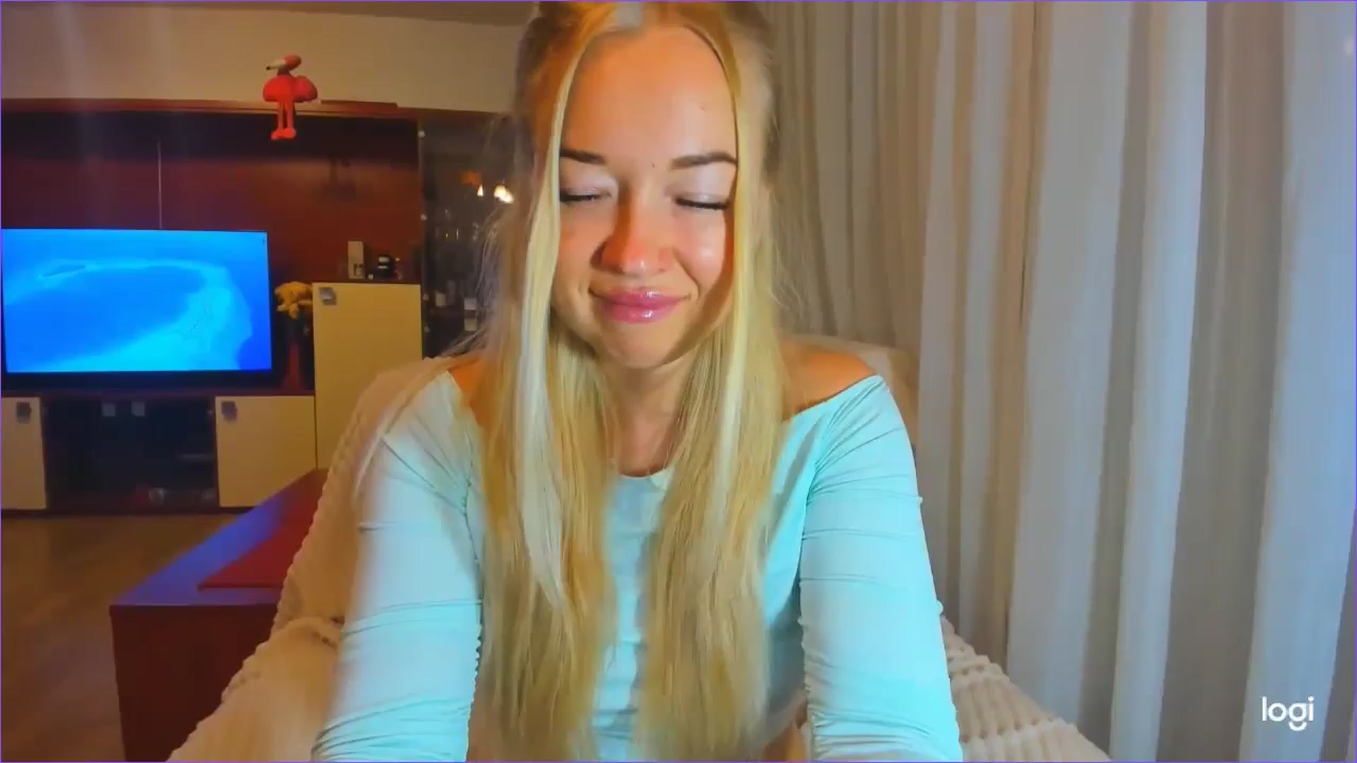 Gallery image thumbnail from FlamingoDream's myfreecams stream on, 10/23/2024, 21:18 image 17 of 20