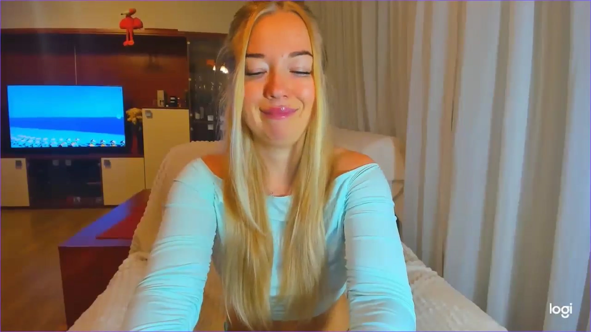 Gallery image thumbnail from FlamingoDream's myfreecams stream on, 10/23/2024, 21:18 image 3 of 20