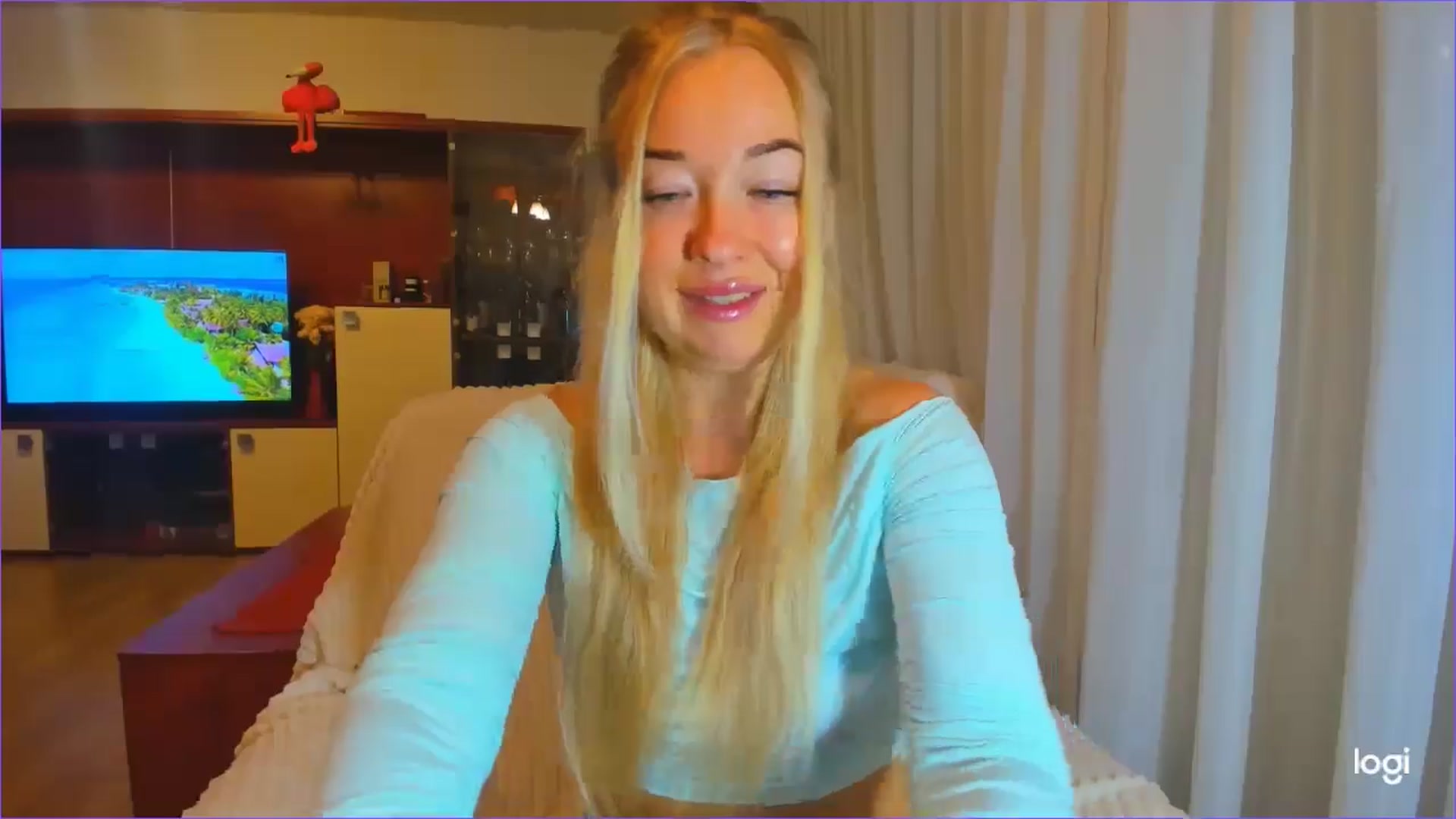 Gallery image thumbnail from FlamingoDream's myfreecams stream on, 10/23/2024, 21:18 image 15 of 20