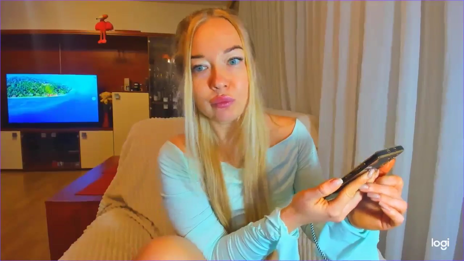 Gallery image thumbnail from FlamingoDream's myfreecams stream on, 10/23/2024, 23:32 image 15 of 20