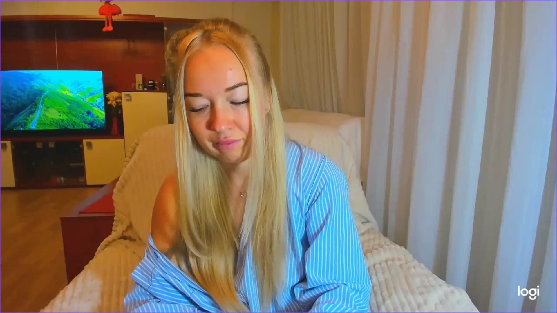 Gallery image thumbnail from FlamingoDream's myfreecams stream on, 10/24/2024, 22:07 image 16 of 20