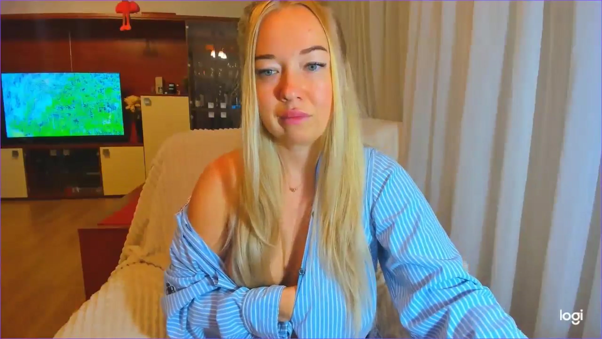 Gallery image thumbnail from FlamingoDream's myfreecams stream on, 10/24/2024, 22:07 image 10 of 20