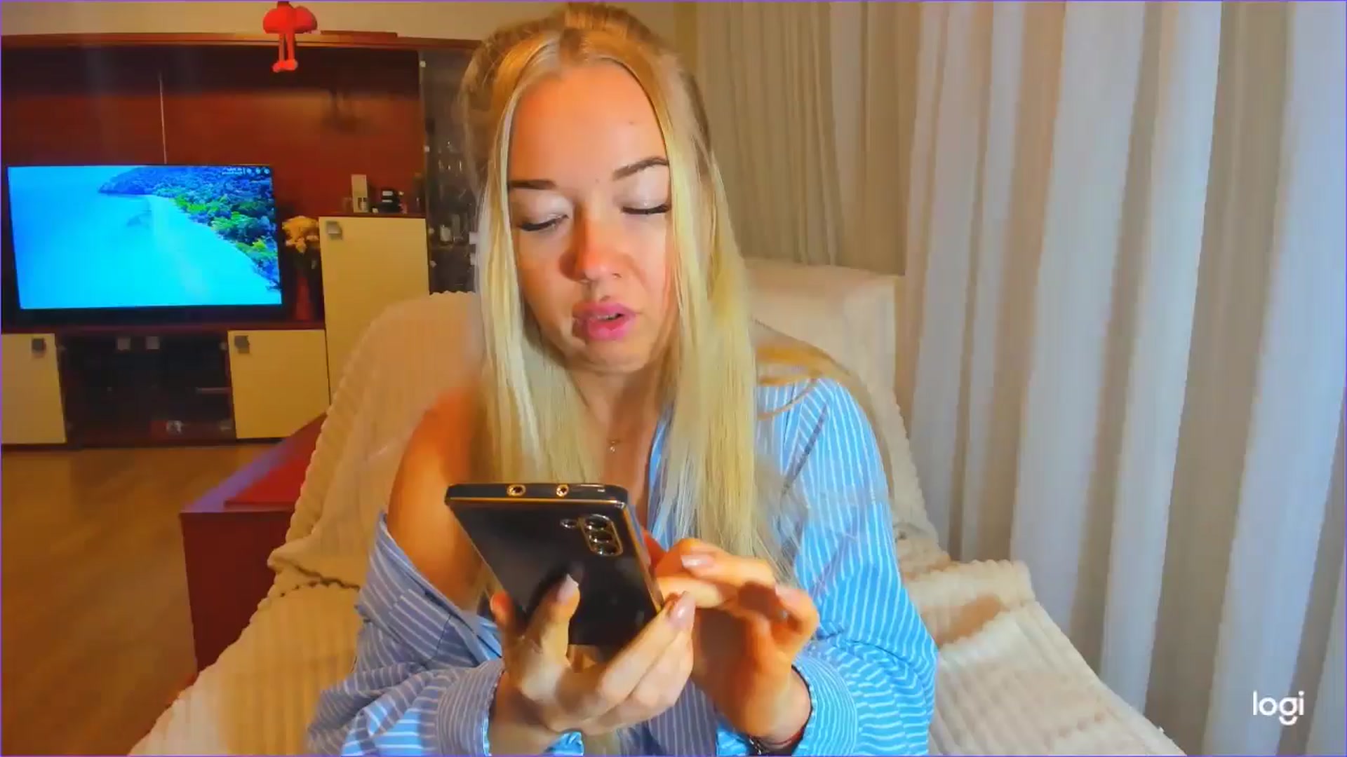 Gallery image thumbnail from FlamingoDream's myfreecams stream on, 10/24/2024, 22:07 image 1 of 20