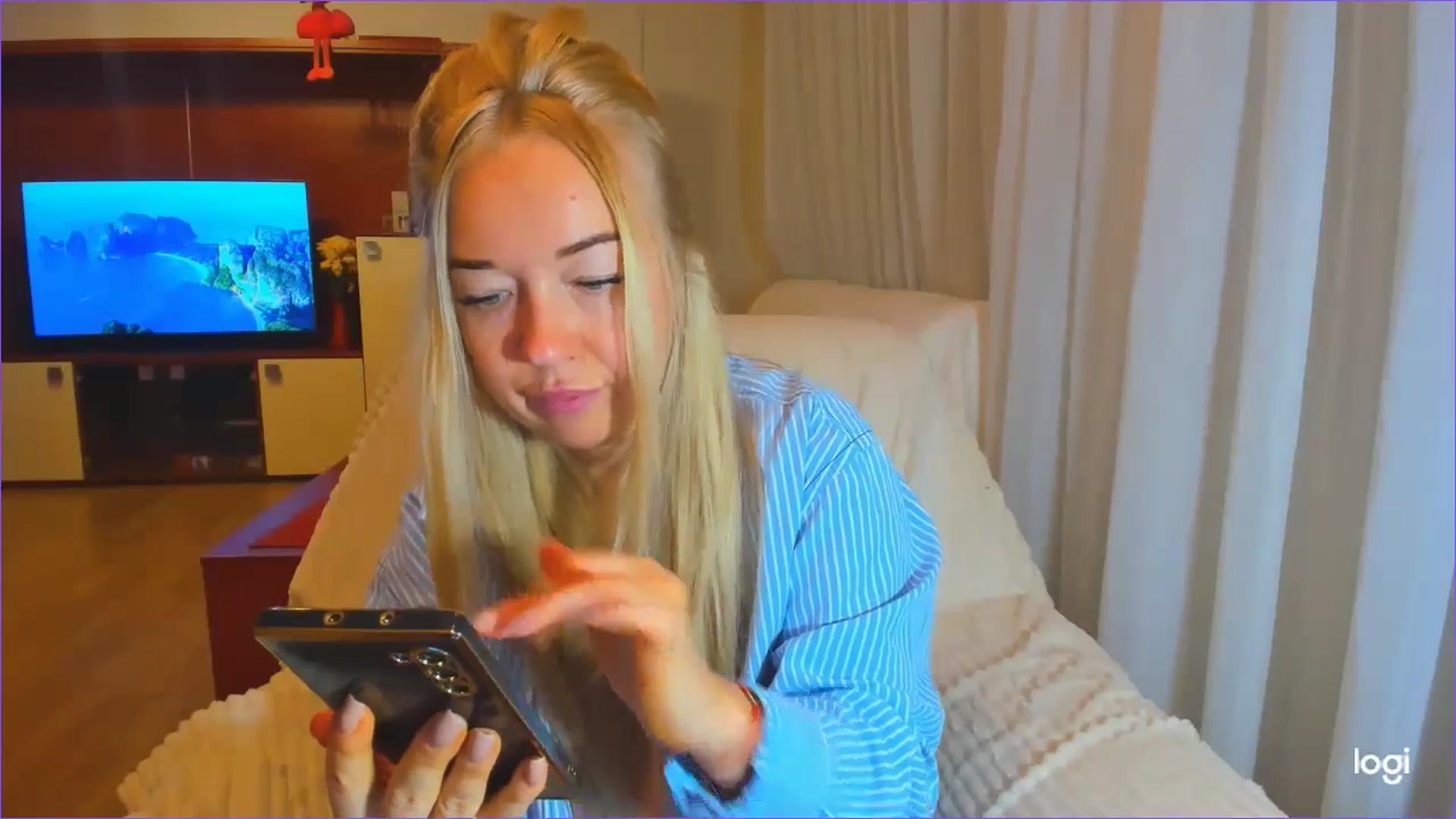 Gallery image thumbnail from FlamingoDream's myfreecams stream on, 10/24/2024, 23:10 image 10 of 20