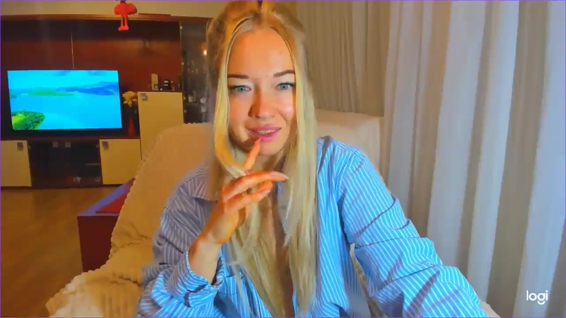 Gallery image thumbnail from FlamingoDream's myfreecams stream on, 10/24/2024, 23:10 image 13 of 20