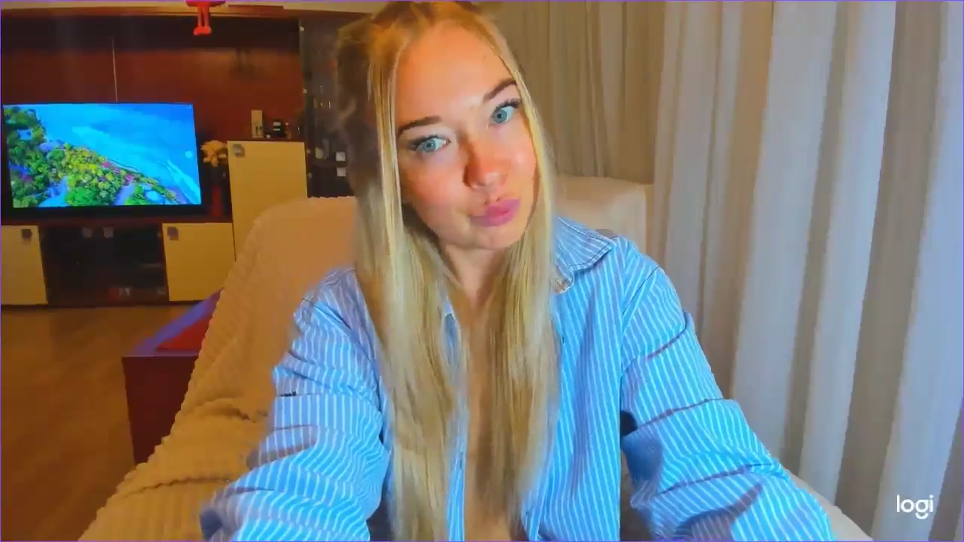 Gallery image thumbnail from FlamingoDream's myfreecams stream on, 10/25/2024, 01:13 image 17 of 20