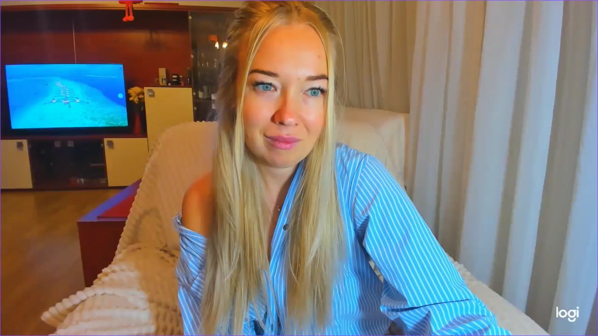 Gallery image thumbnail from FlamingoDream's myfreecams stream on, 10/25/2024, 01:40 image 15 of 20