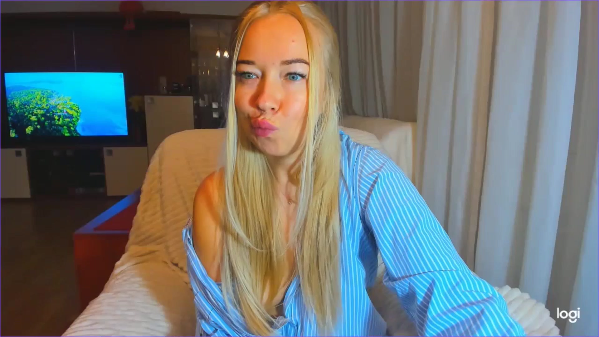Gallery image thumbnail from FlamingoDream's myfreecams stream on, 10/25/2024, 02:26 image 13 of 20
