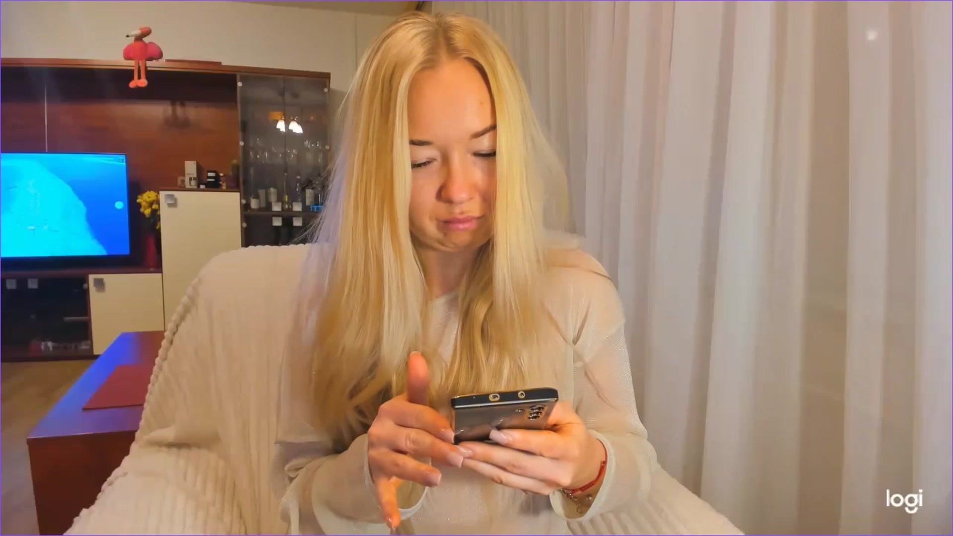 Gallery image thumbnail from FlamingoDream's myfreecams stream on, 10/28/2024, 23:13 image 6 of 20