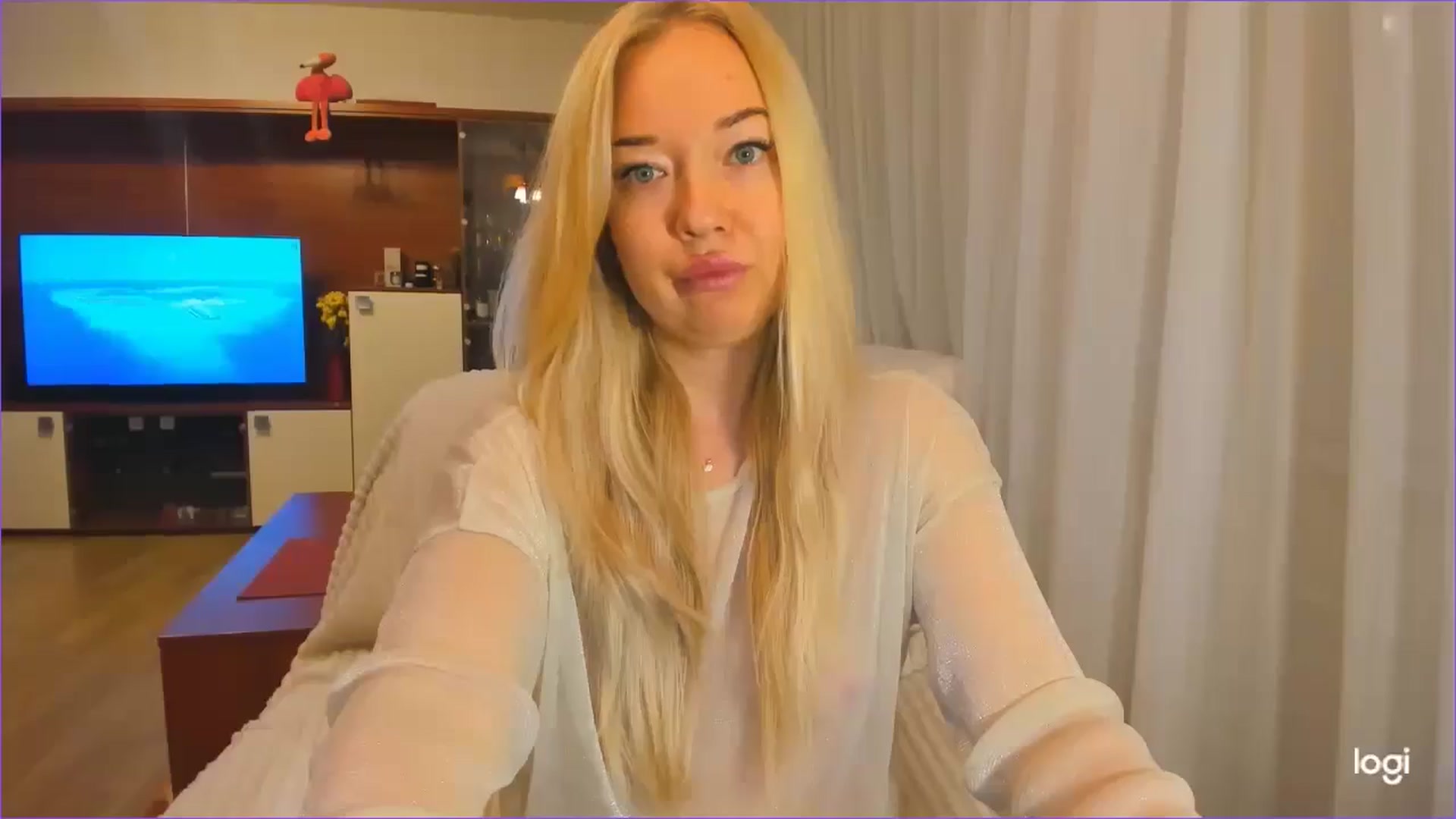 Gallery image thumbnail from FlamingoDream's myfreecams stream on, 10/28/2024, 23:13 image 2 of 20