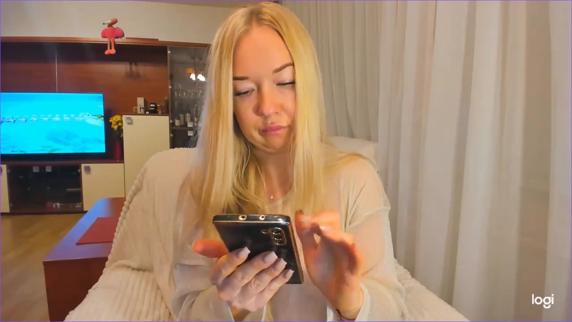 Gallery image thumbnail from FlamingoDream's myfreecams stream on, 10/28/2024, 23:13 image 9 of 20