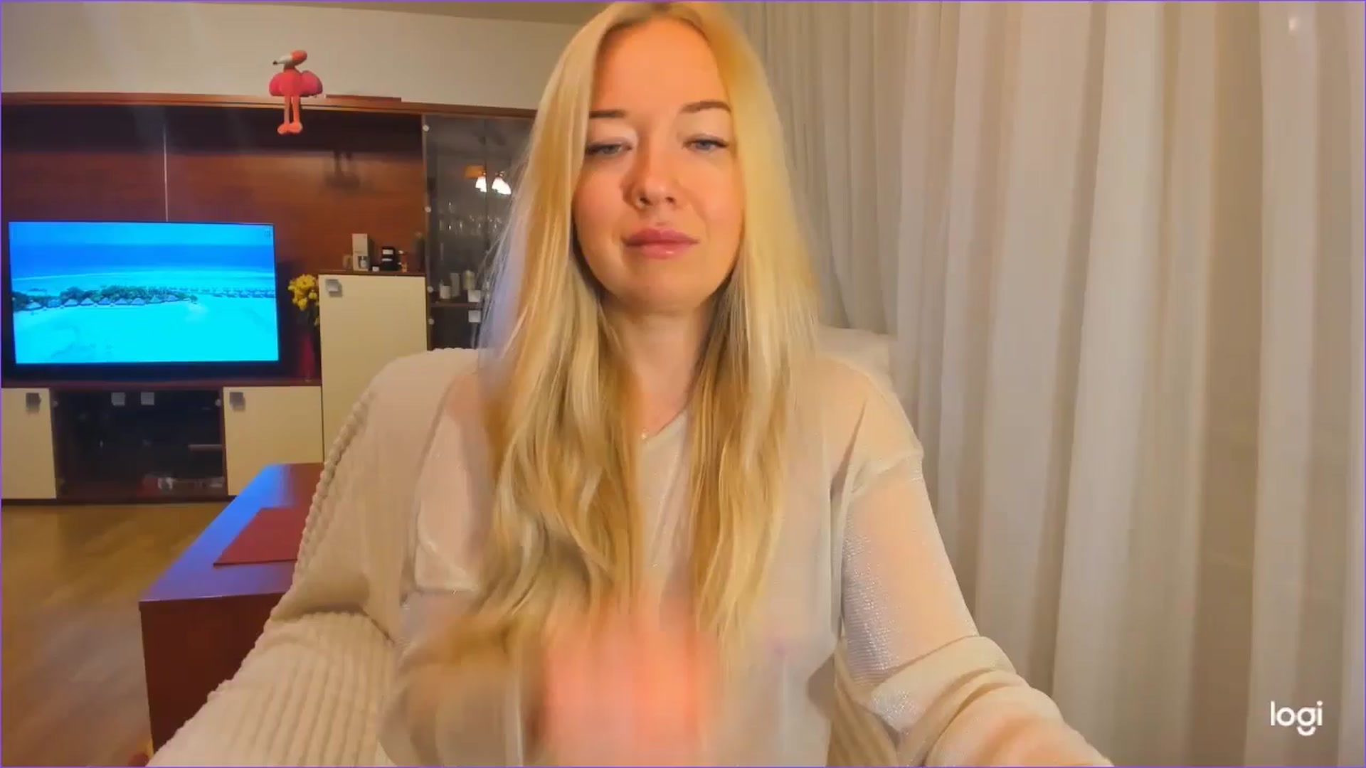 Gallery image thumbnail from FlamingoDream's myfreecams stream on, 10/28/2024, 23:13 image 1 of 20