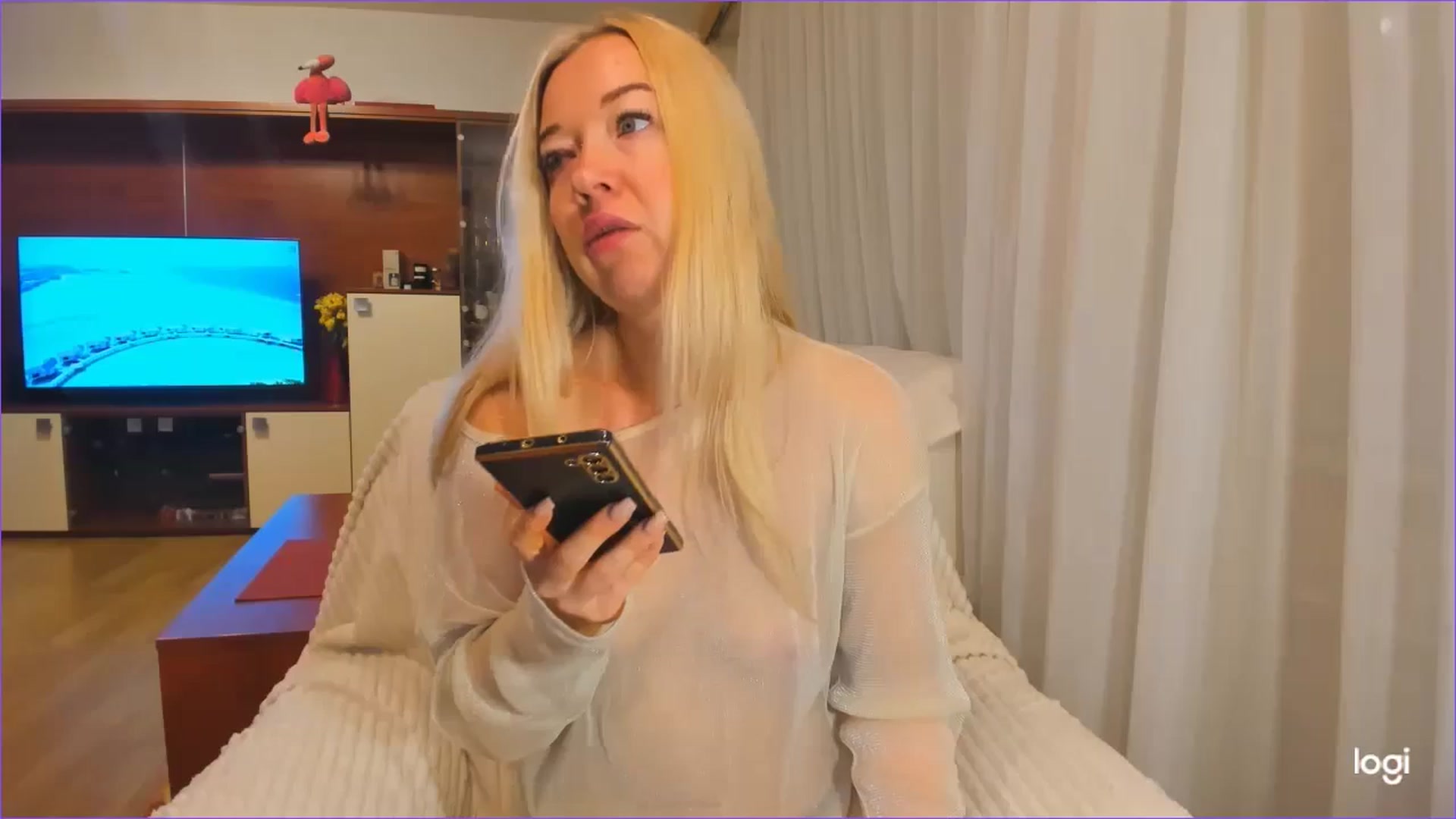 Gallery image thumbnail from FlamingoDream's myfreecams stream on, 10/28/2024, 23:13 image 5 of 20