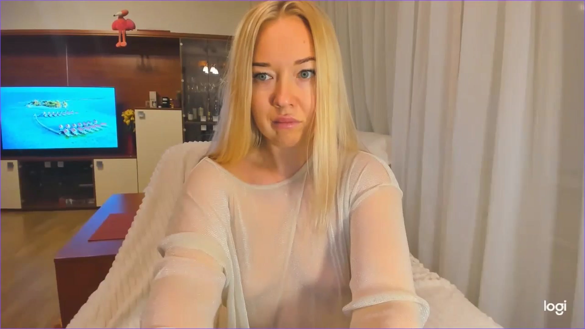 Gallery image thumbnail from FlamingoDream's myfreecams stream on, 10/28/2024, 23:38 image 19 of 20