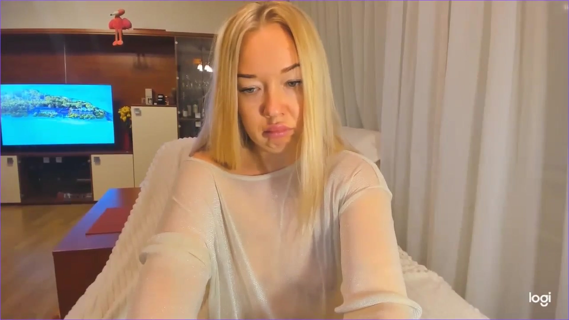 Gallery image thumbnail from FlamingoDream's myfreecams stream on, 10/28/2024, 23:38 image 15 of 20