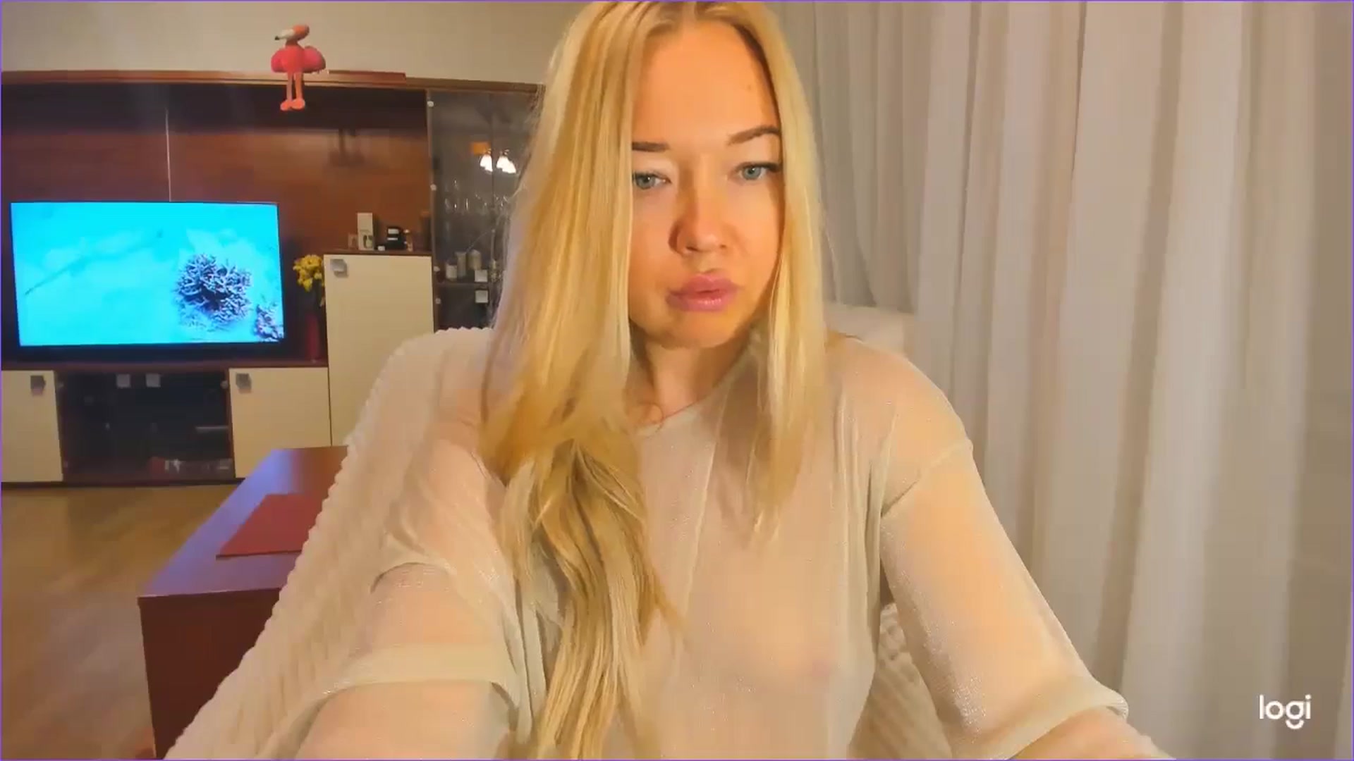 Gallery image thumbnail from FlamingoDream's myfreecams stream on, 10/28/2024, 23:38 image 9 of 20