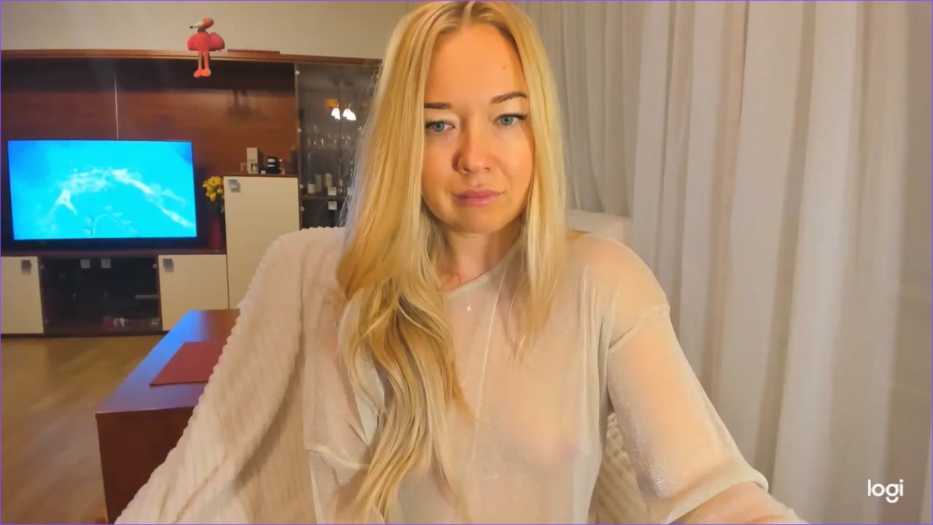 Gallery image thumbnail from FlamingoDream's myfreecams stream on, 10/28/2024, 23:38 image 8 of 20
