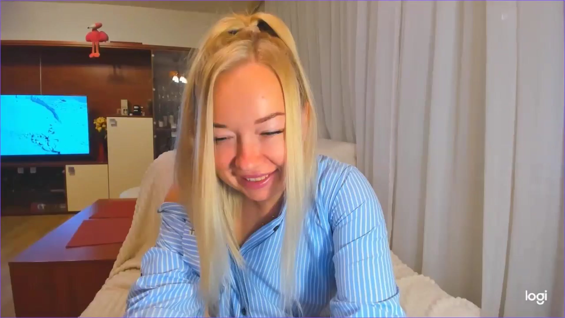 Gallery image thumbnail from FlamingoDream's myfreecams stream on, 10/29/2024, 22:05 image 1 of 20