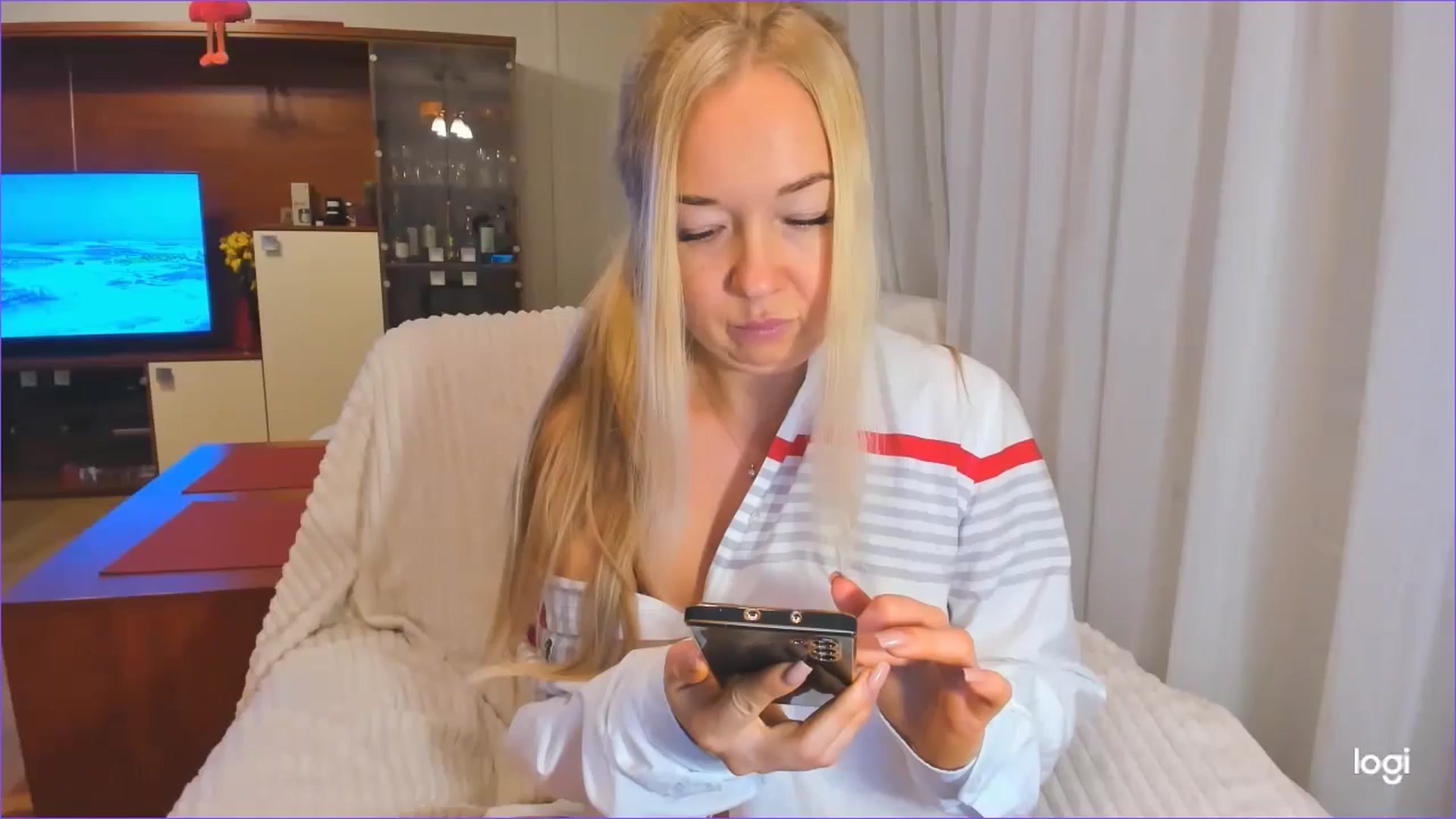 Gallery image thumbnail from FlamingoDream's myfreecams stream on, 10/31/2024, 24:05 image 16 of 20