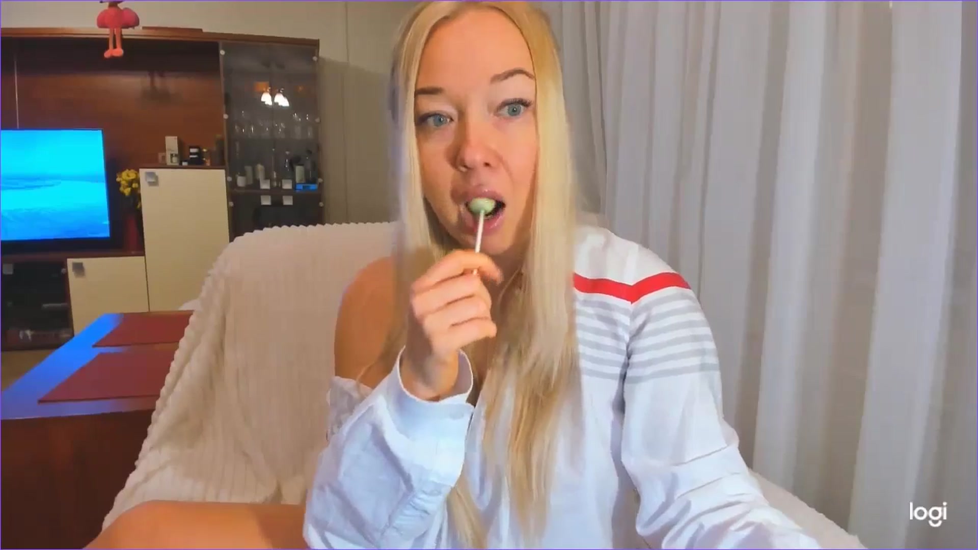 Gallery image thumbnail from FlamingoDream's myfreecams stream on, 10/31/2024, 24:05 image 5 of 20