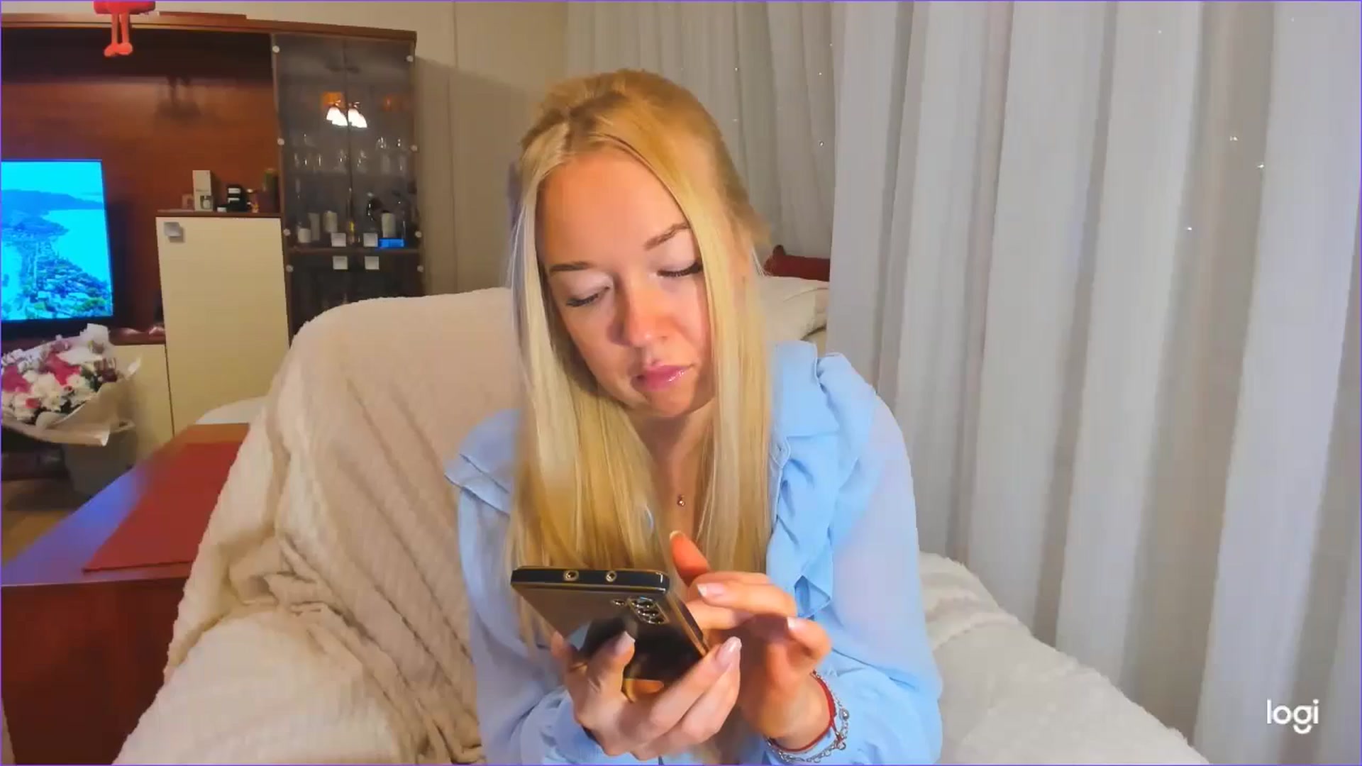 Gallery image thumbnail from FlamingoDream's myfreecams stream on, 11/04/2024, 22:51 image 17 of 20
