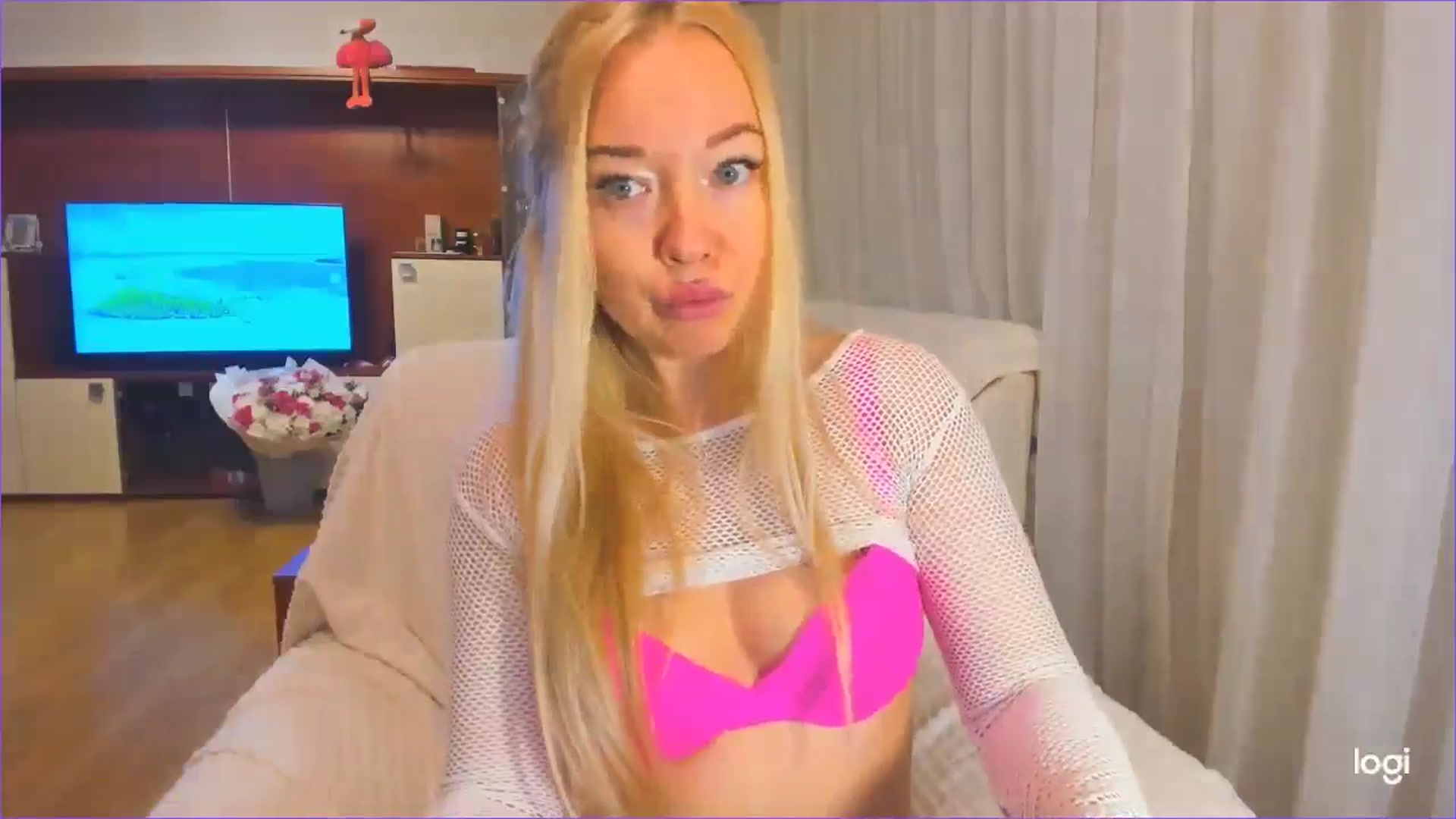 Gallery image thumbnail from FlamingoDream's myfreecams stream on, 11/06/2024, 01:39 image 7 of 20