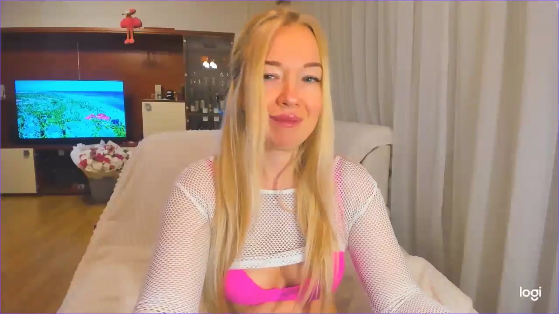 Gallery image thumbnail from FlamingoDream's myfreecams stream on, 11/06/2024, 02:49 image 13 of 20
