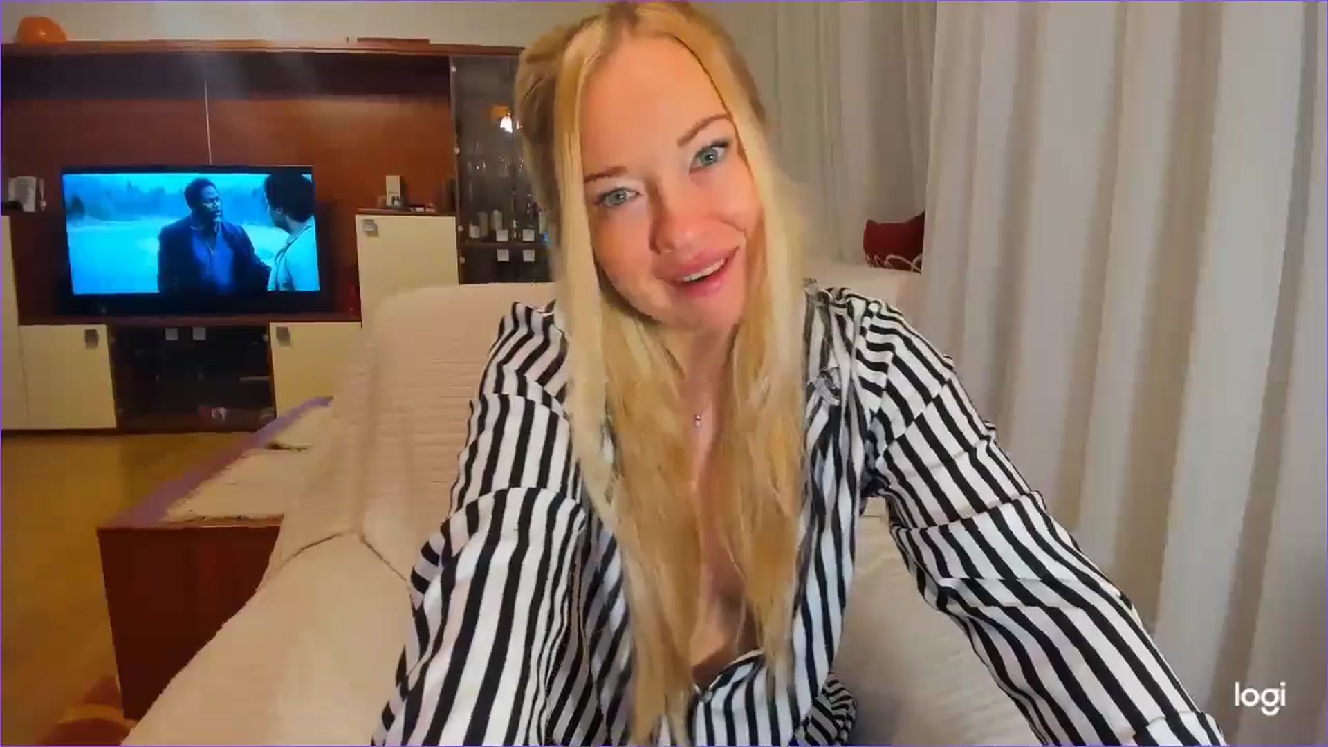 Gallery image thumbnail from FlamingoDream's myfreecams stream on, 11/12/2024, 23:42 image 5 of 20