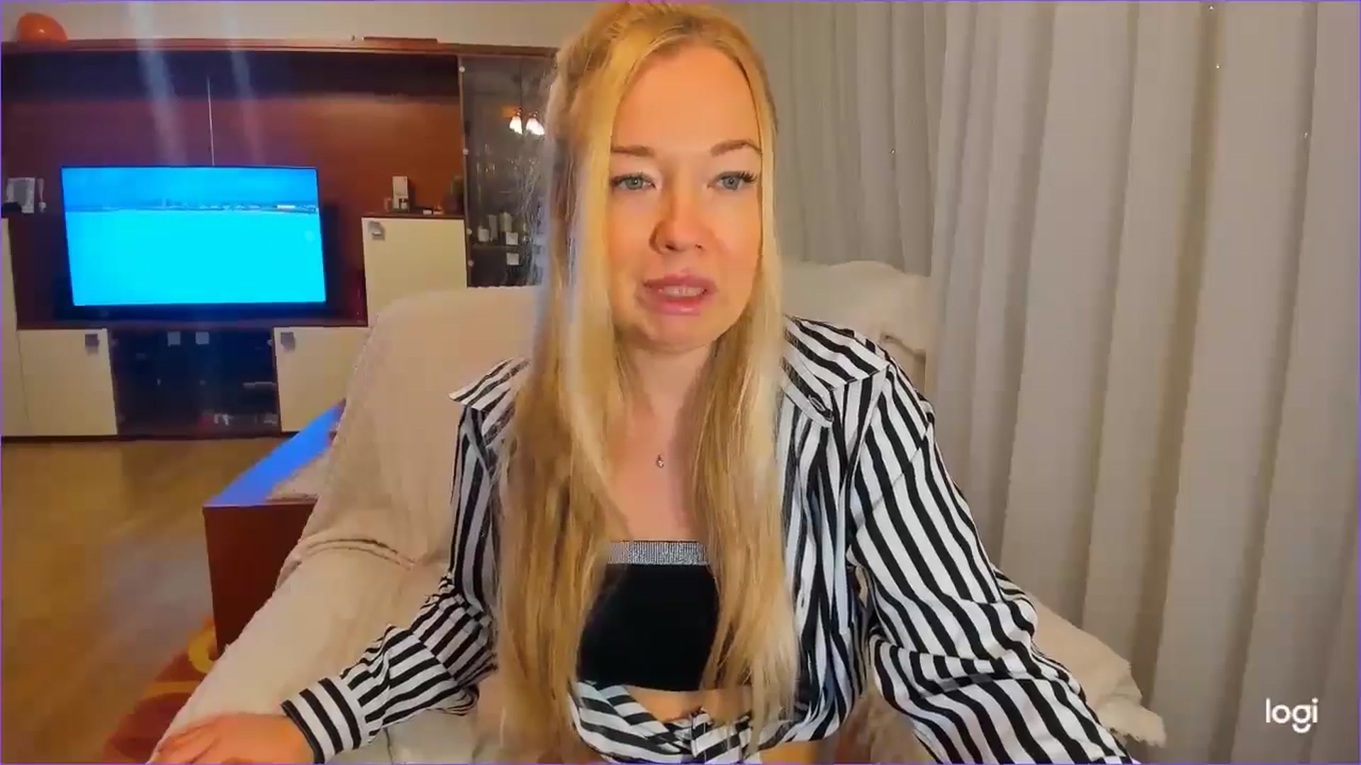 Gallery image thumbnail from FlamingoDream's myfreecams stream on, 11/13/2024, 23:11 image 4 of 20