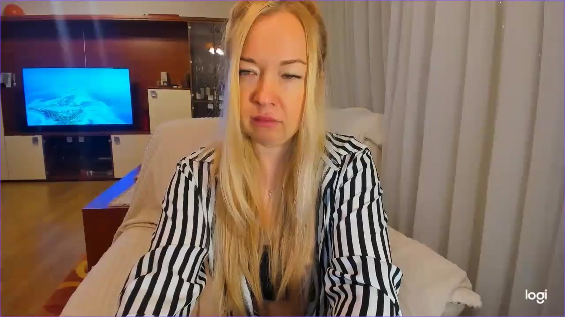 Gallery image thumbnail from FlamingoDream's myfreecams stream on, 11/13/2024, 23:11 image 9 of 20