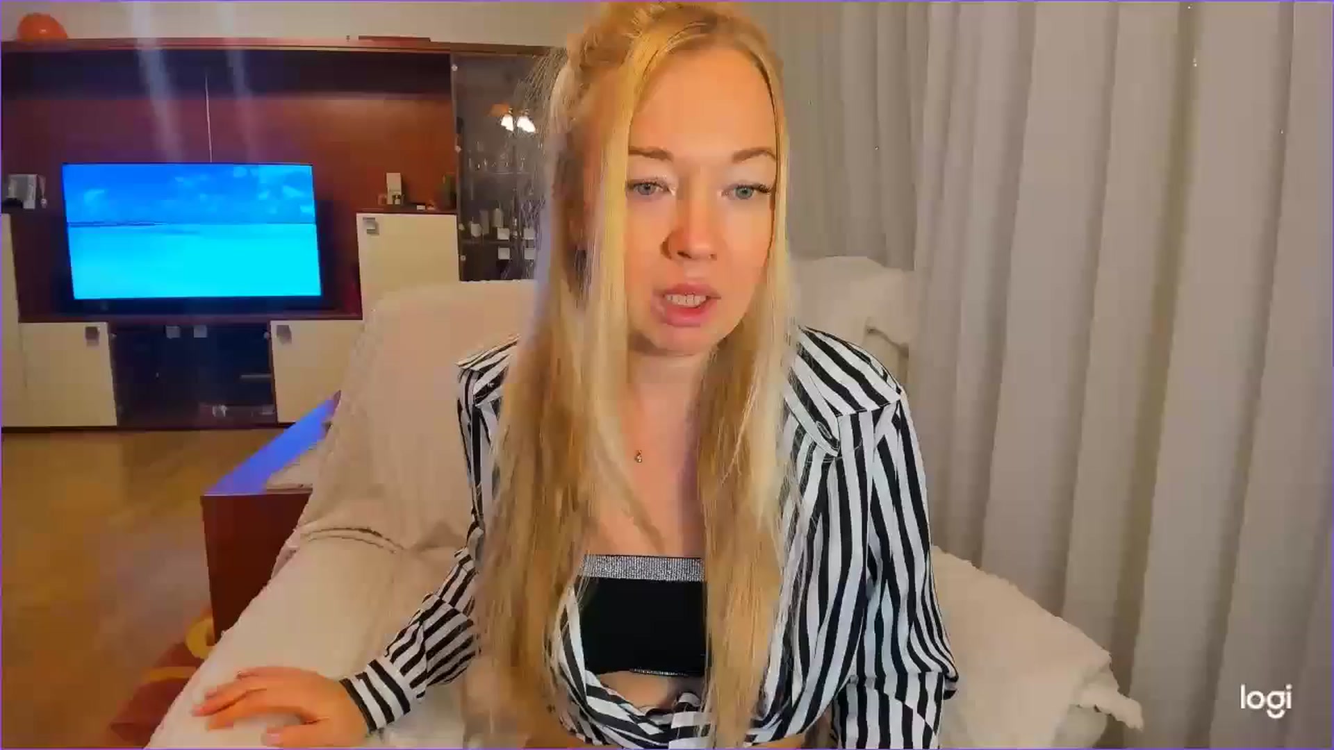 Gallery image thumbnail from FlamingoDream's myfreecams stream on, 11/13/2024, 23:11 image 1 of 20