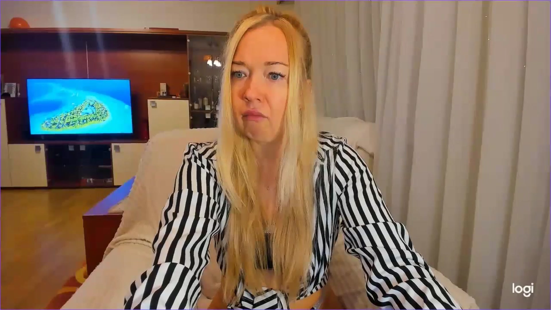 Gallery image thumbnail from FlamingoDream's myfreecams stream on, 11/13/2024, 23:11 image 15 of 20