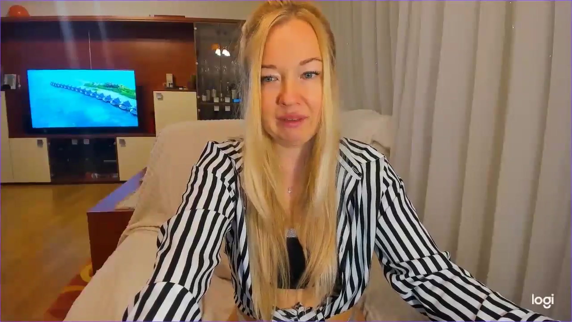Gallery image thumbnail from FlamingoDream's myfreecams stream on, 11/13/2024, 23:11 image 6 of 20