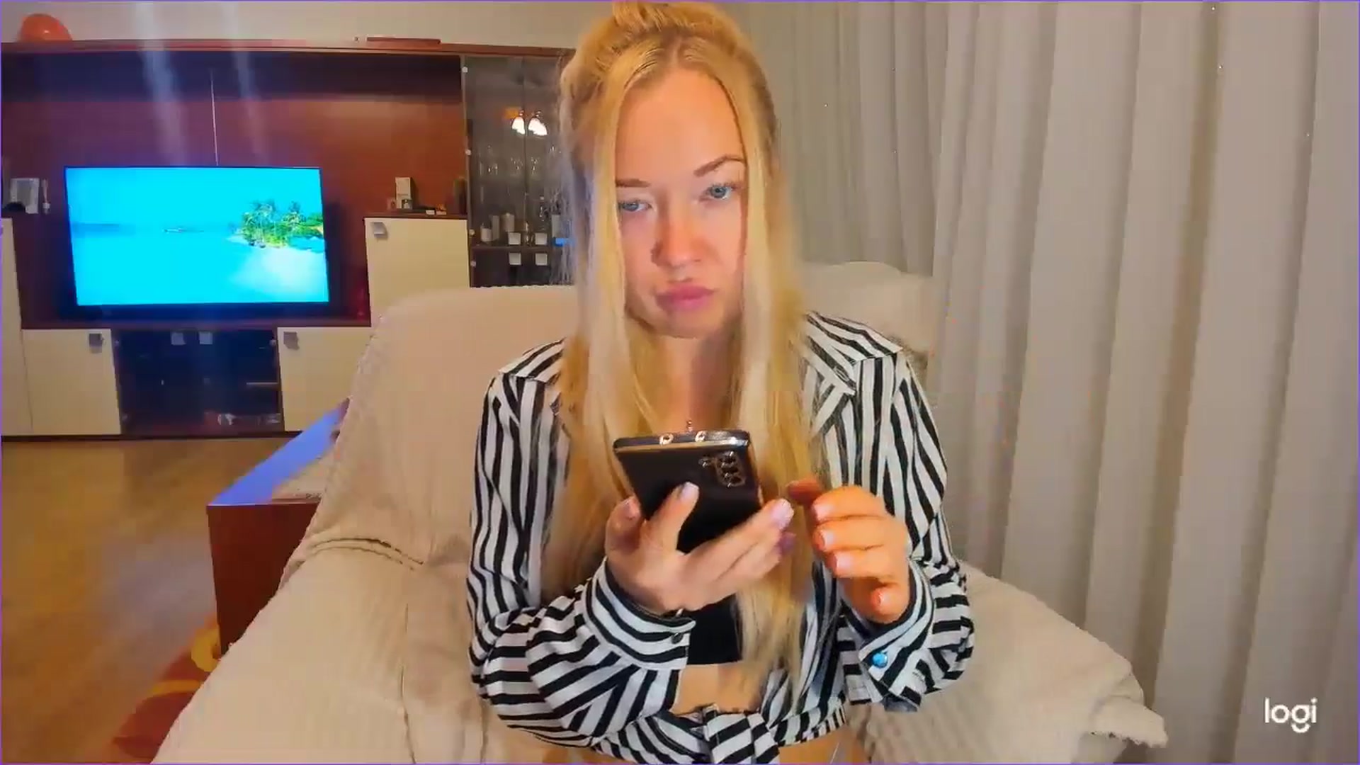 Gallery image thumbnail from FlamingoDream's myfreecams stream on, 11/13/2024, 23:11 image 7 of 20