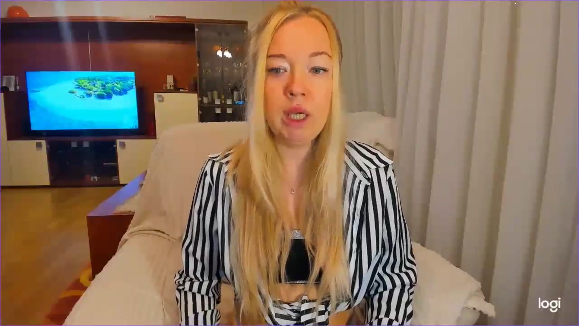 Gallery image thumbnail from FlamingoDream's myfreecams stream on, 11/13/2024, 23:11 image 3 of 20