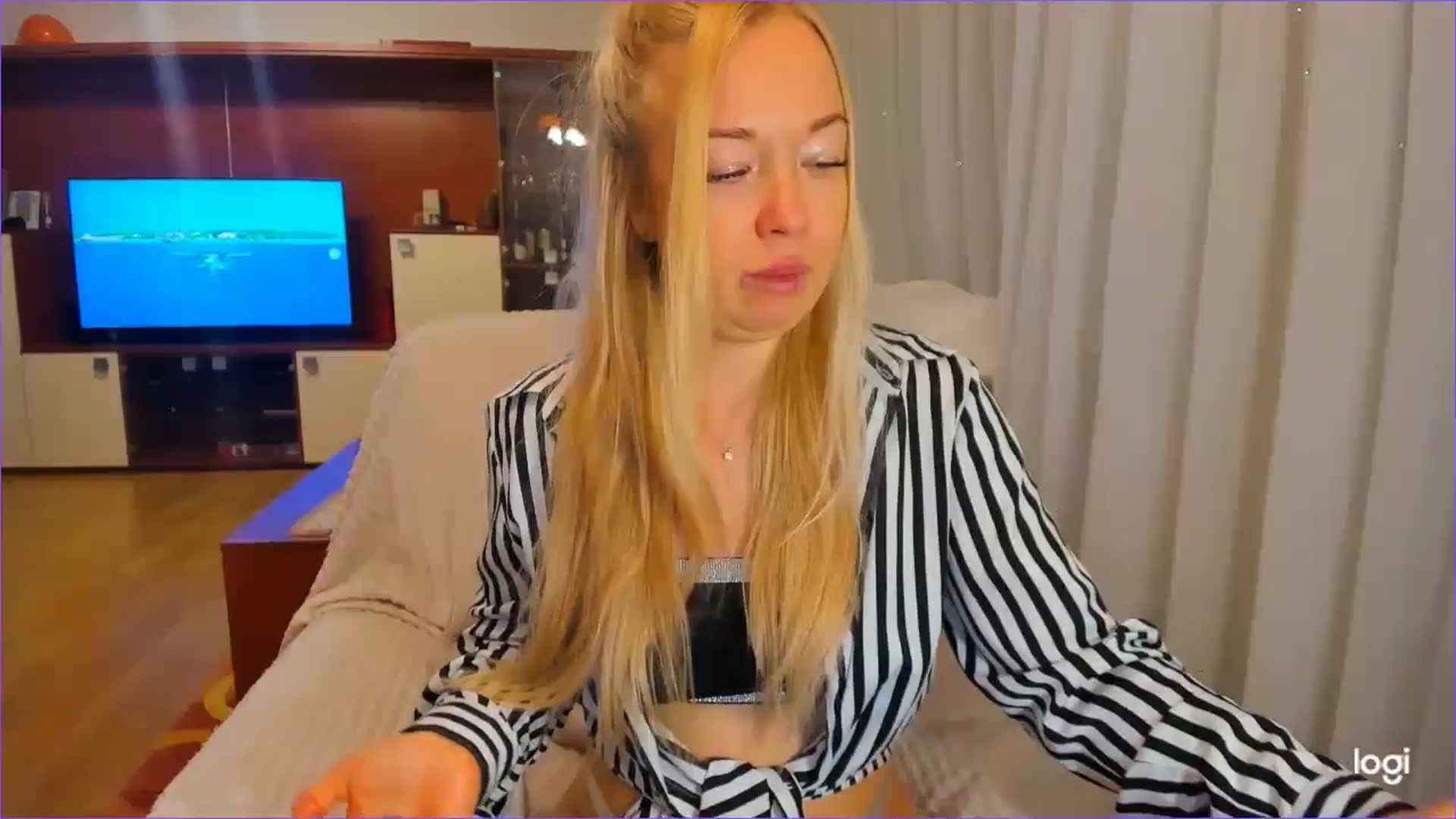 Gallery image thumbnail from FlamingoDream's myfreecams stream on, 11/13/2024, 23:11 image 14 of 20
