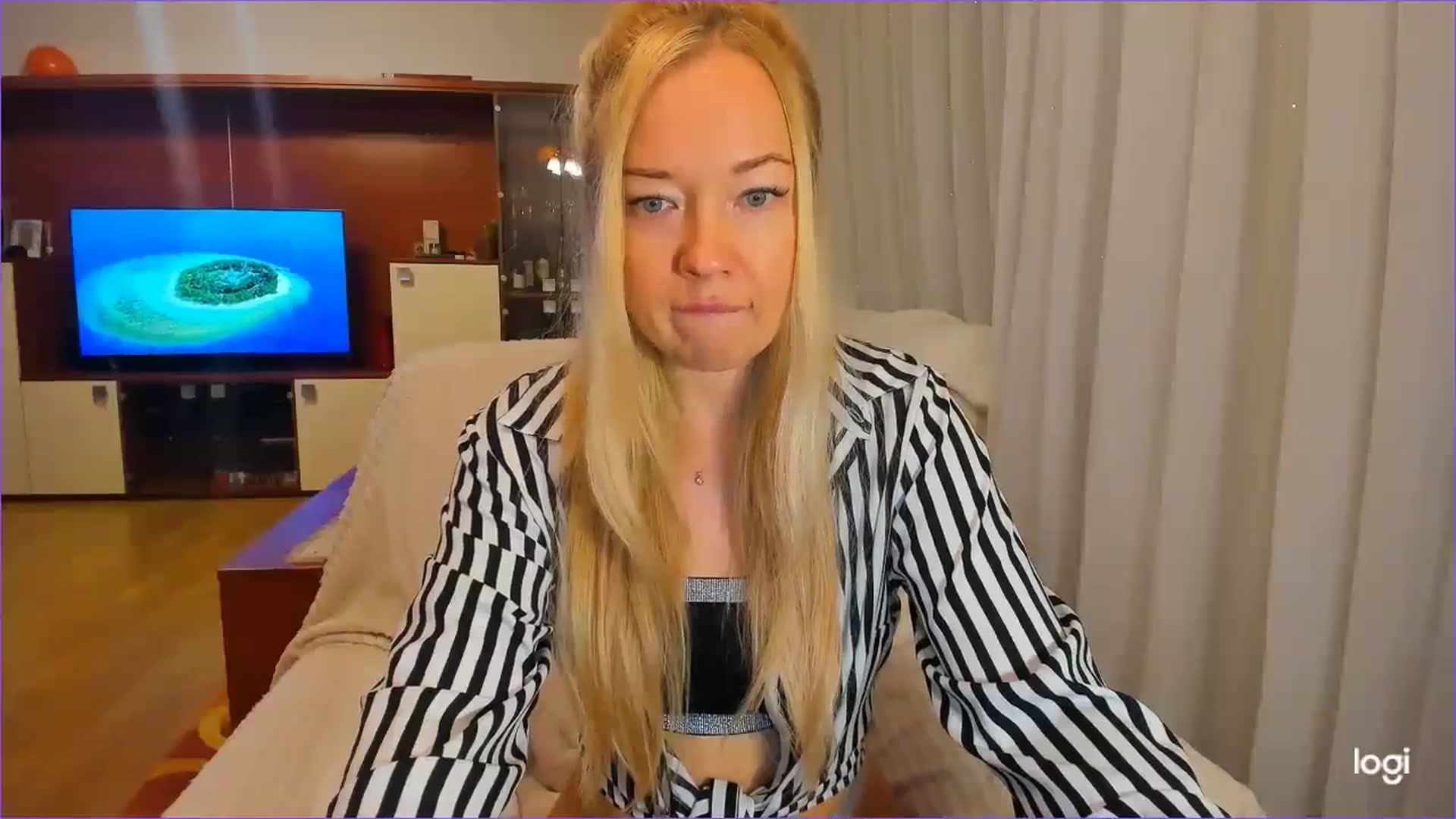 Gallery image thumbnail from FlamingoDream's myfreecams stream on, 11/13/2024, 23:11 image 18 of 20