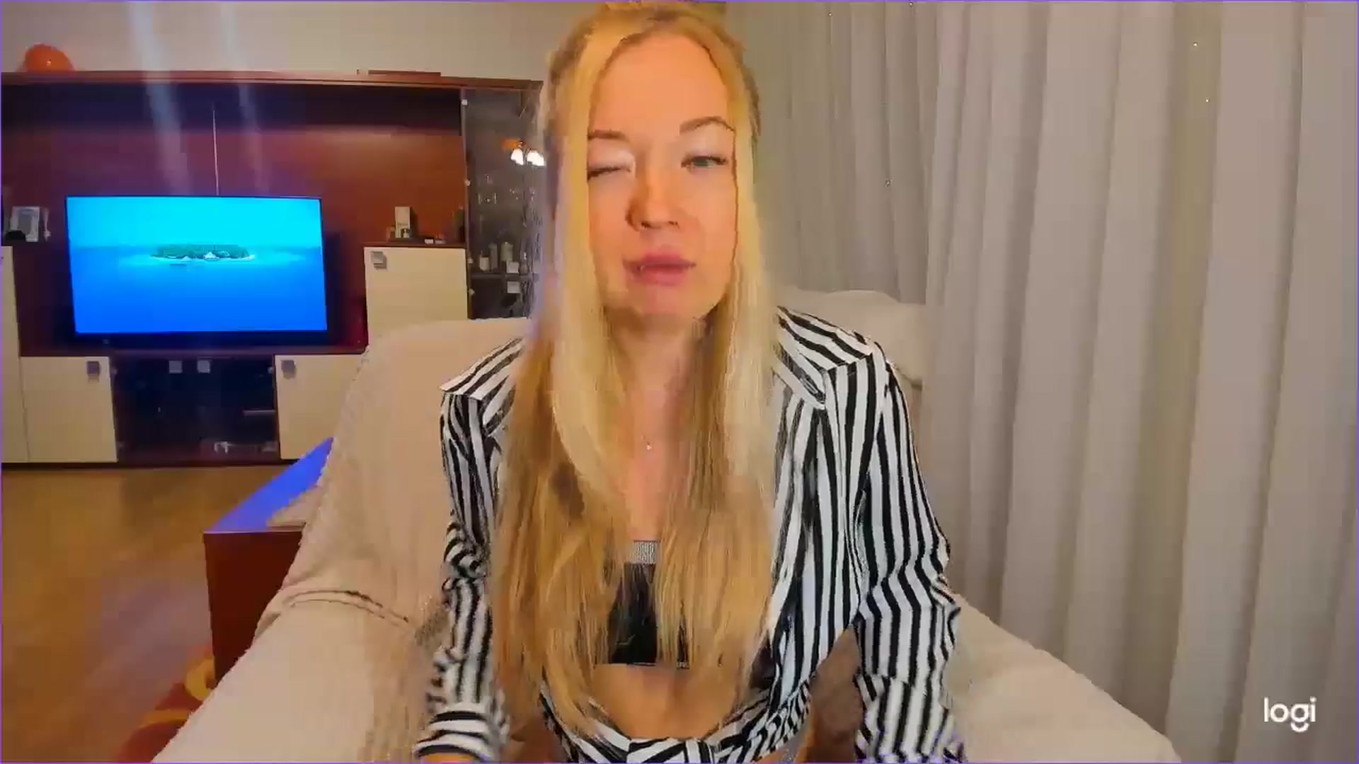 Gallery image thumbnail from FlamingoDream's myfreecams stream on, 11/13/2024, 23:11 image 17 of 20