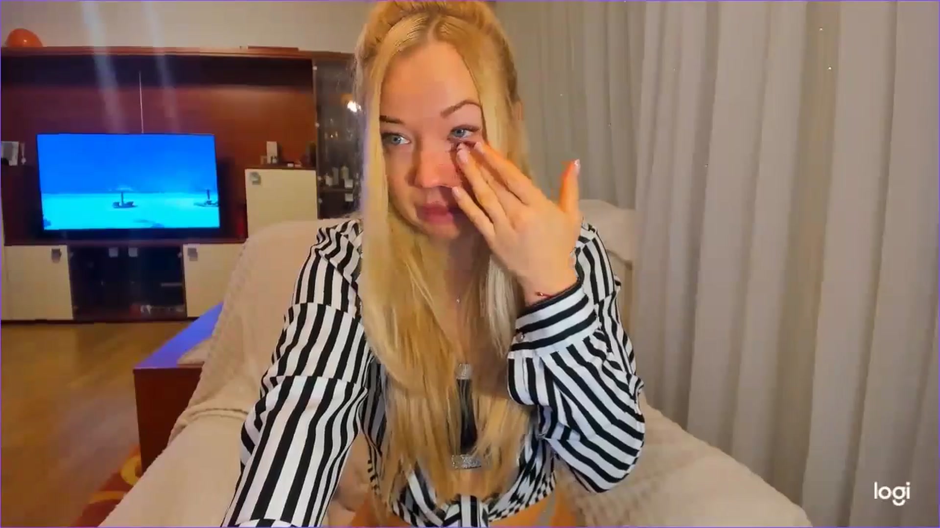 Gallery image thumbnail from FlamingoDream's myfreecams stream on, 11/13/2024, 23:11 image 20 of 20