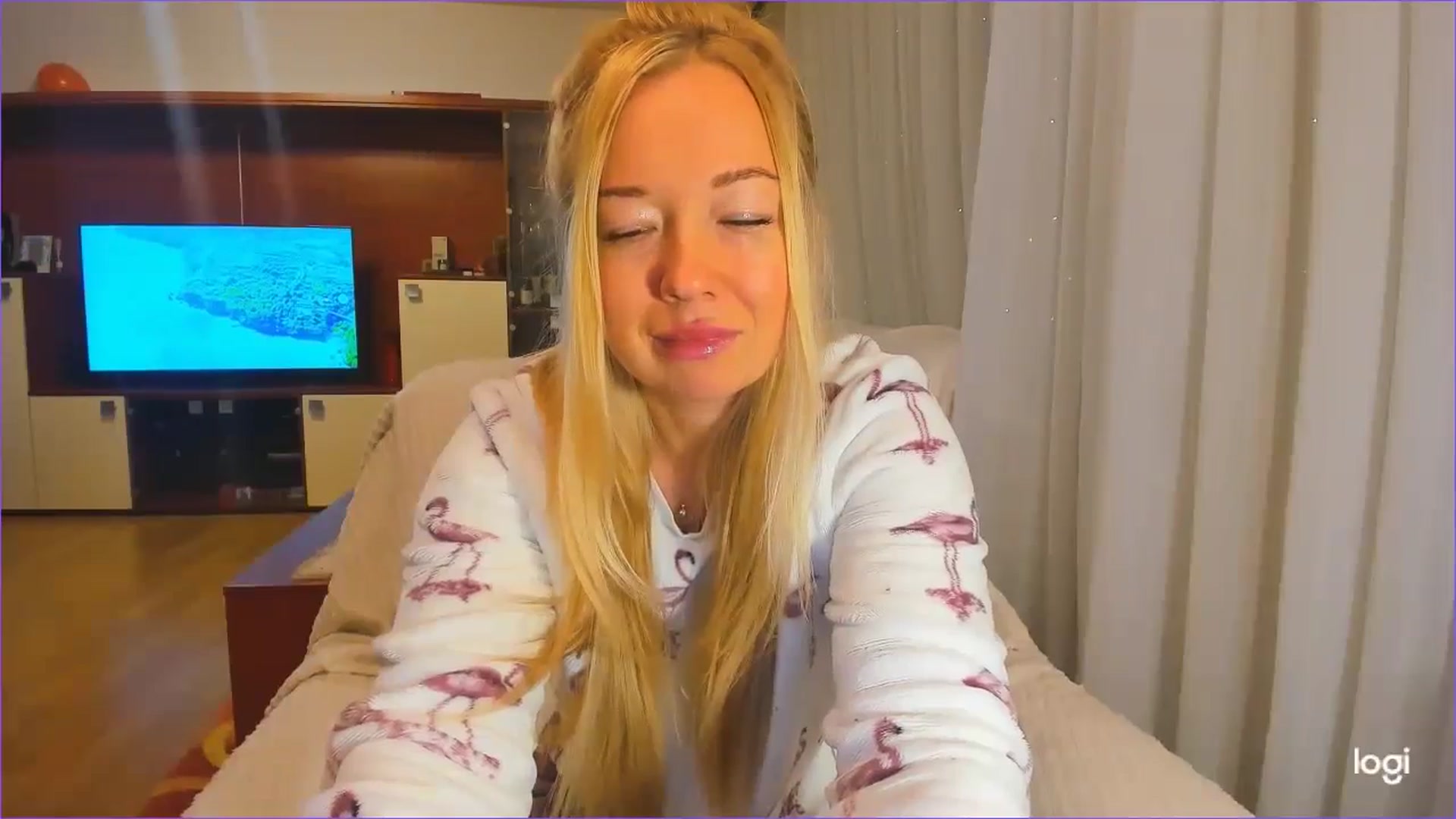 Gallery image thumbnail from FlamingoDream's myfreecams stream on, 11/14/2024, 01:48 image 10 of 20