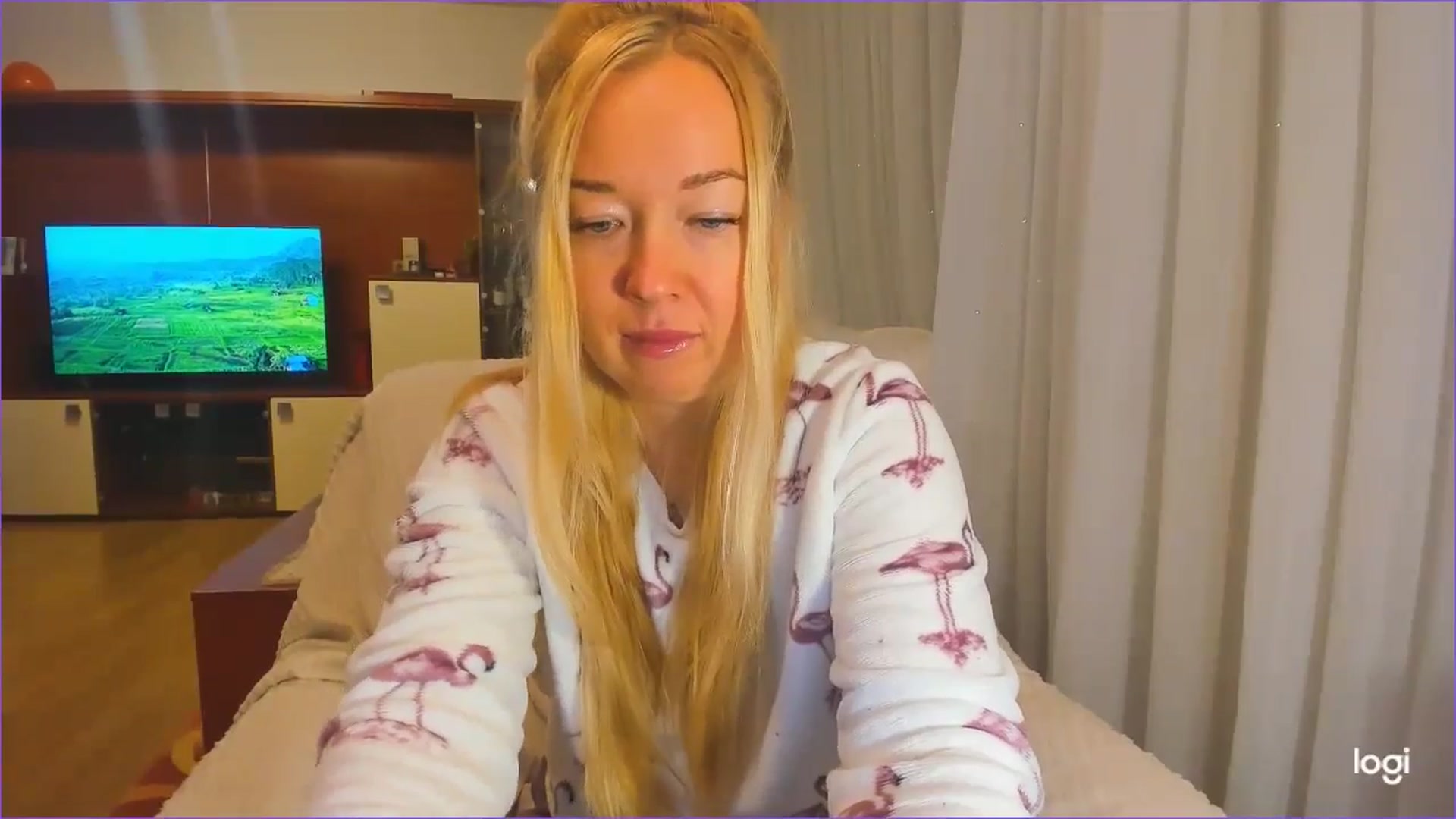 Gallery image thumbnail from FlamingoDream's myfreecams stream on, 11/14/2024, 01:48 image 12 of 20