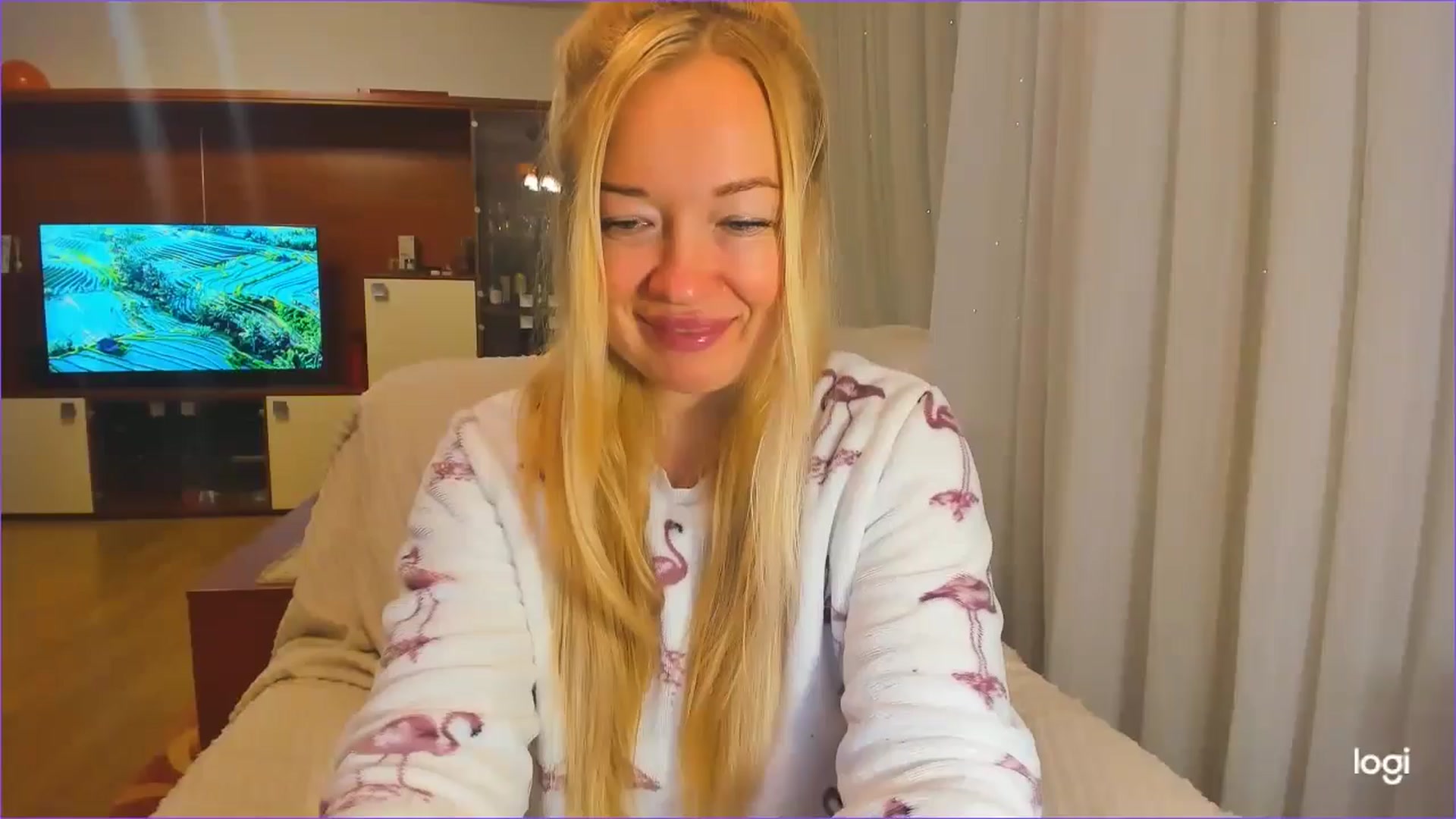 Gallery image thumbnail from FlamingoDream's myfreecams stream on, 11/14/2024, 01:48 image 13 of 20