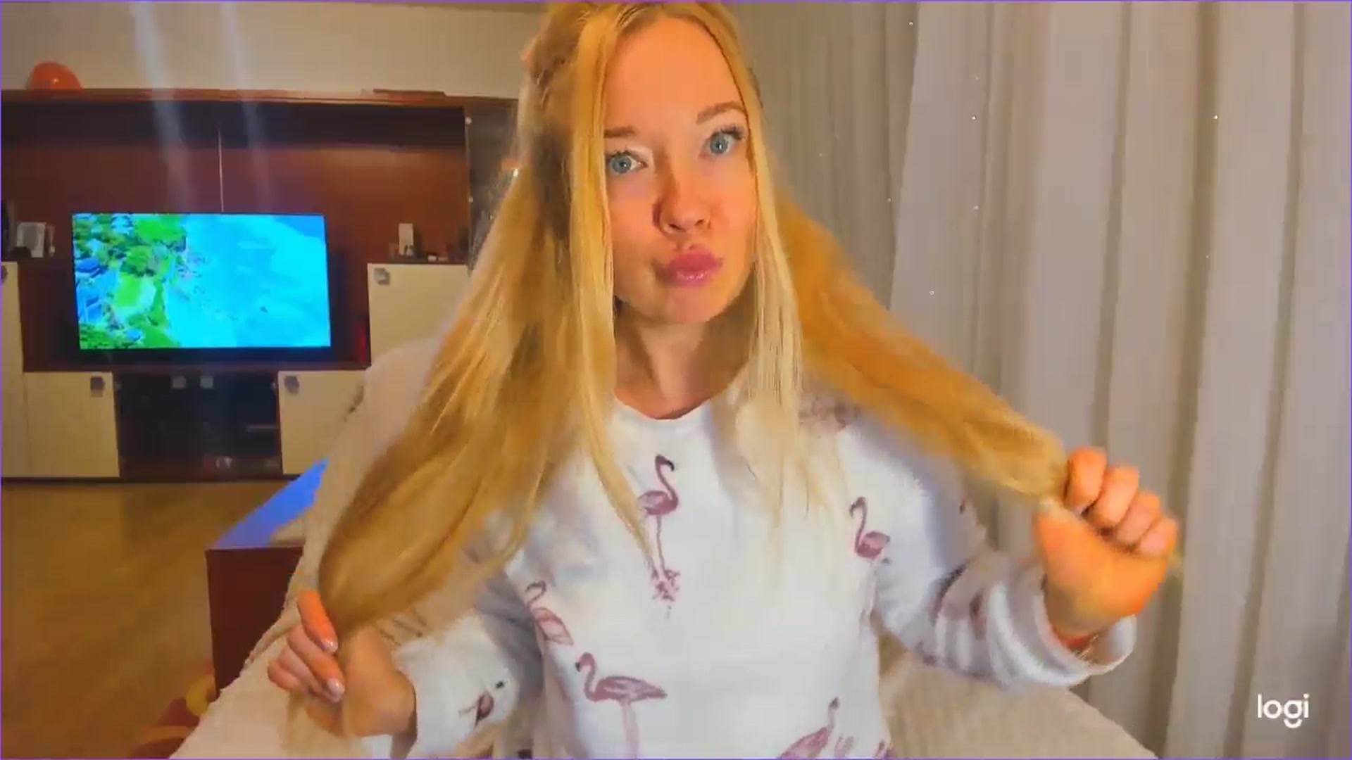 Gallery image thumbnail from FlamingoDream's myfreecams stream on, 11/14/2024, 01:48 image 9 of 20